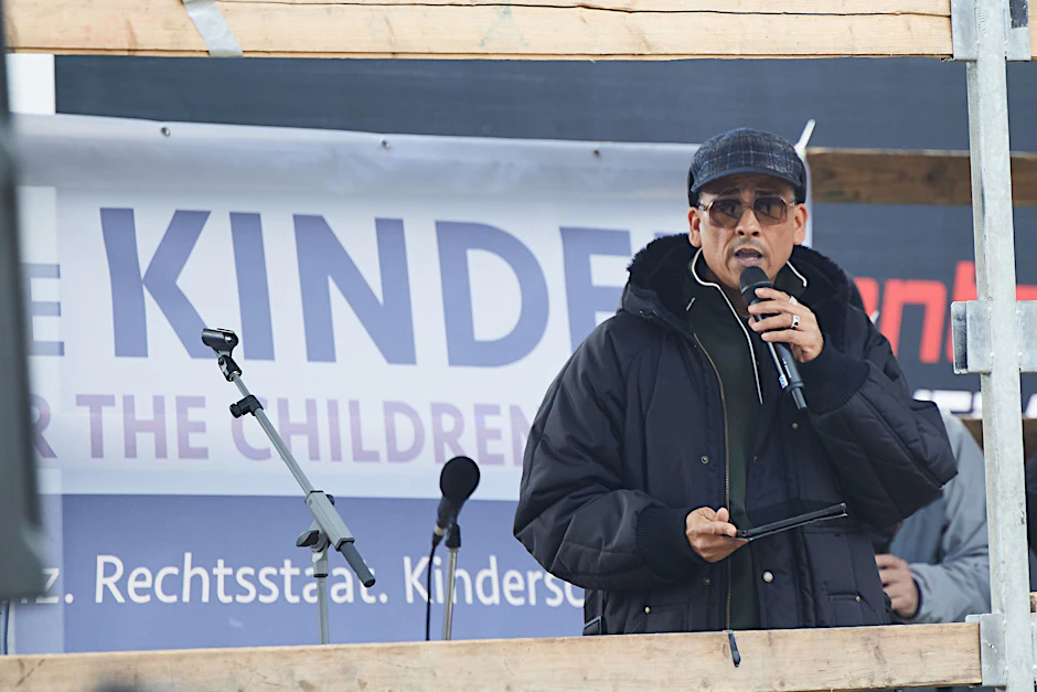 Xavier Naidoo ist auf einer Demonstration an der Siegessäule der Hauptredner.