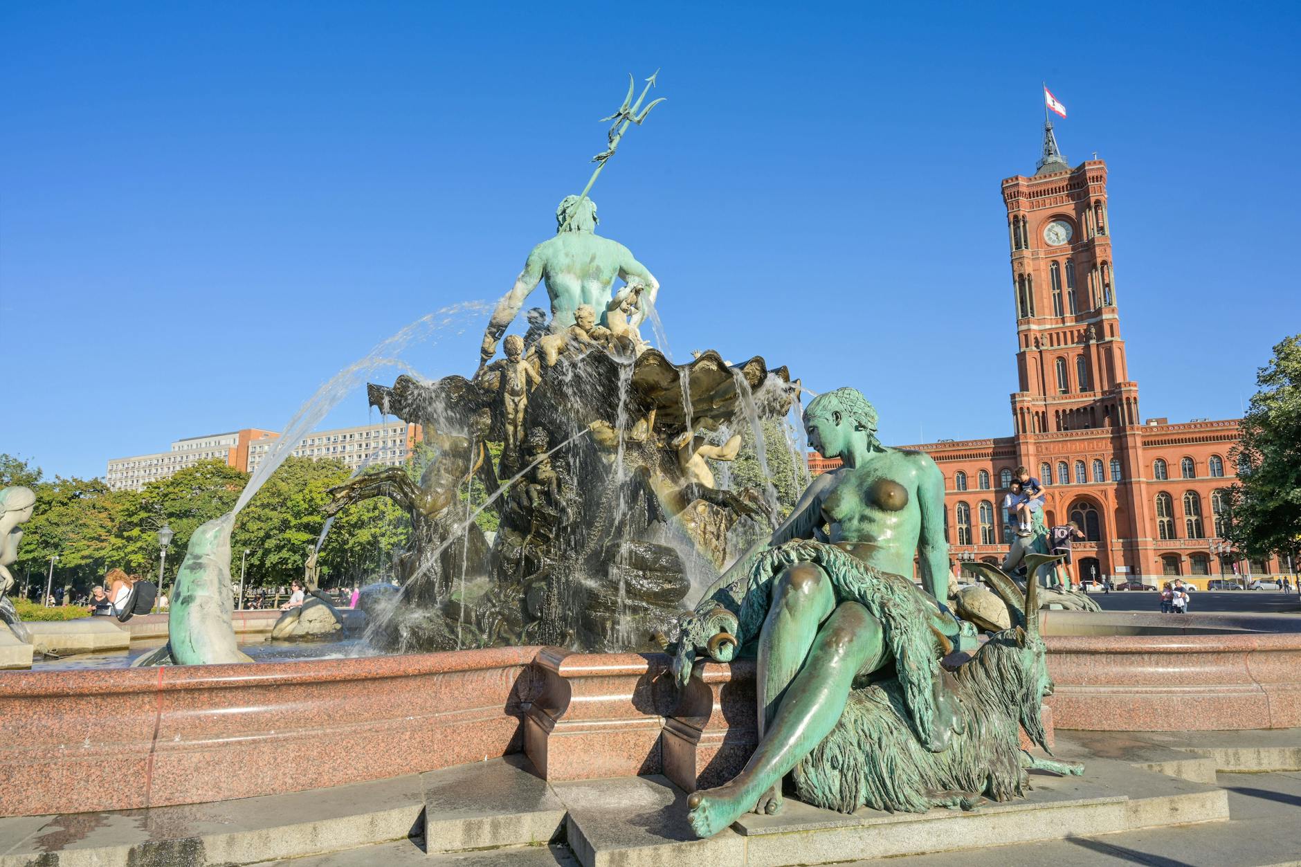 Der Platz zwischen Fernsehturm und Neptunbrunnen soll künftig mithilfe von KI überwacht werden.
