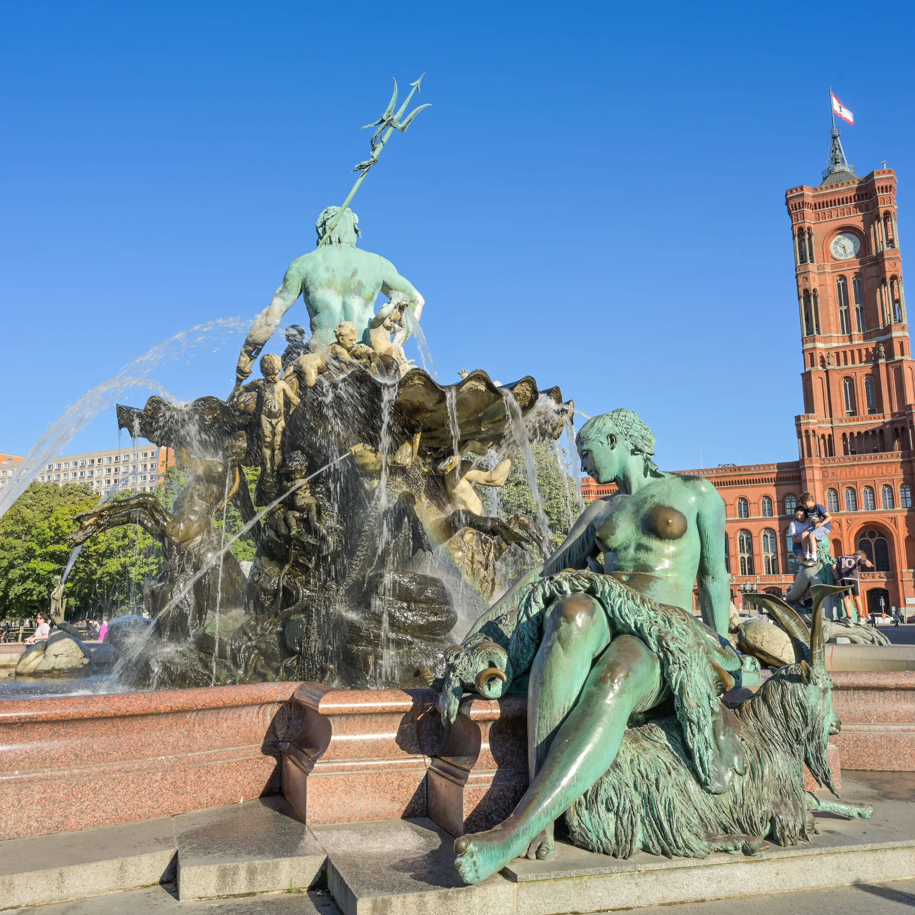 Image - Brennpunkt Neptunbrunnen: Kann eine KI den Platz am Fernsehturm sicherer machen?