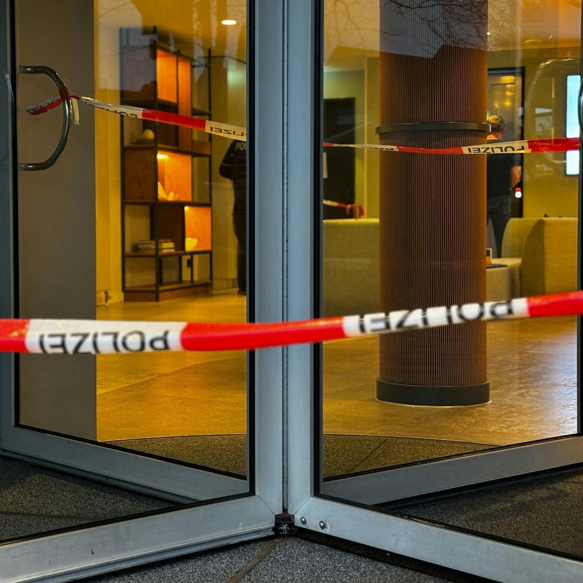 Sohn ersticht seine Mutter in Luxus-Hotel