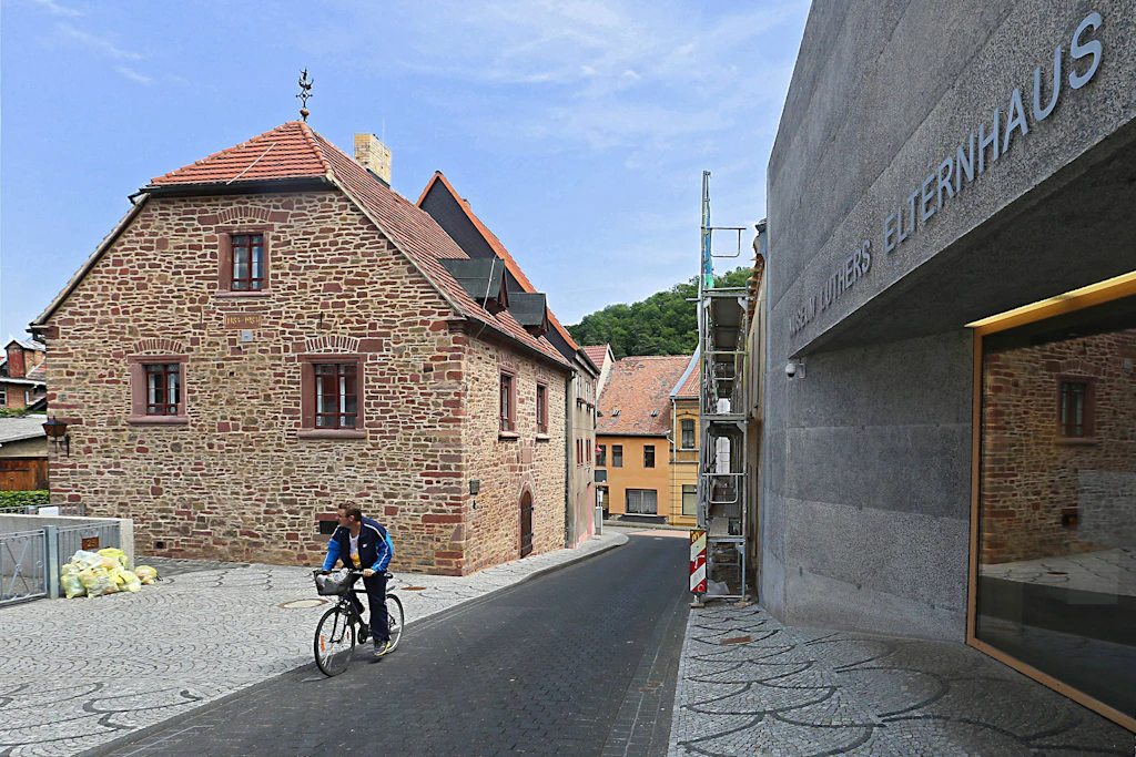 Luthers Elternhaus und das dazugehörige Museum in Mansfeld. Die Familie Luthers bezog das Haus 1484 von Eisleben kommend. Hier verbrachte Martin Luther seine Kindheit.