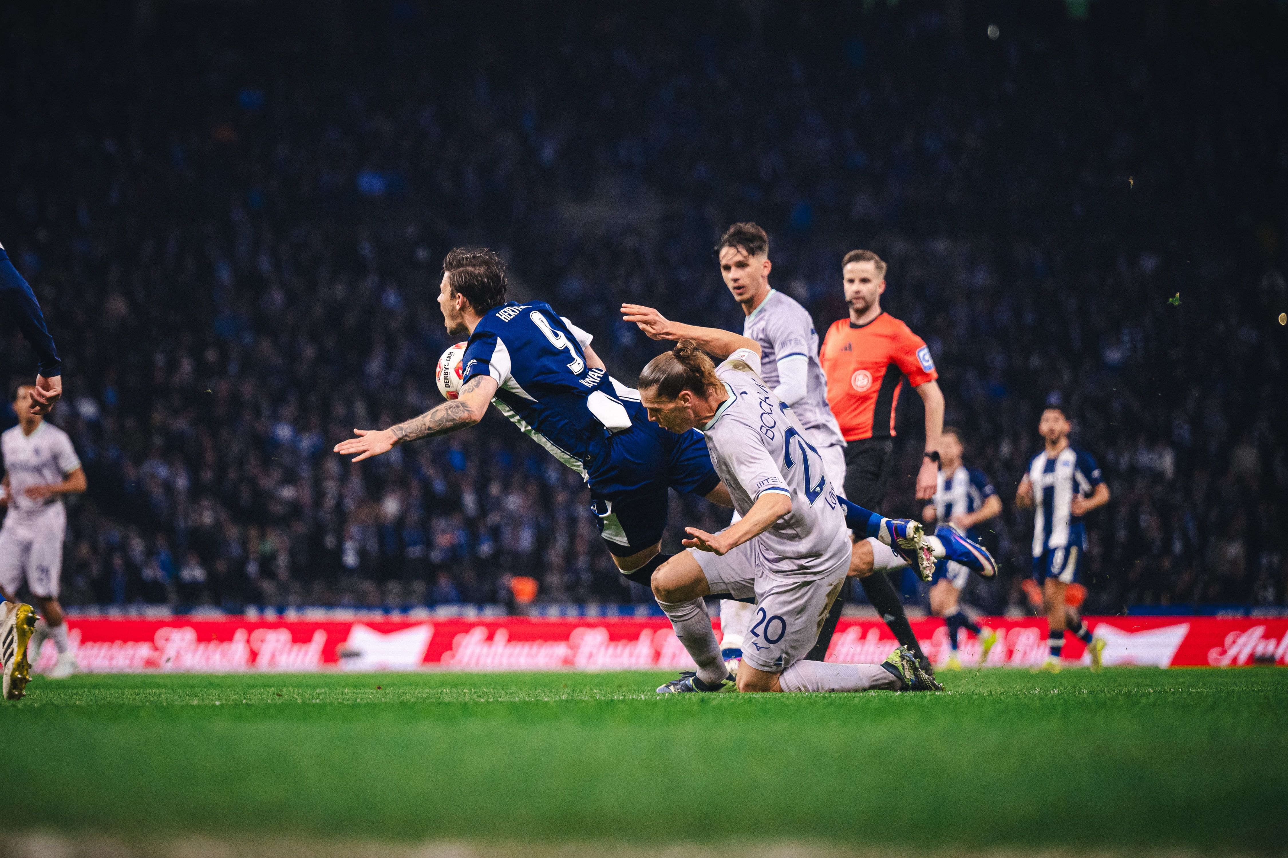 Nach Patzern der Top-Teams: Hertha BSC macht die Aufstiegstür auf und wieder zu