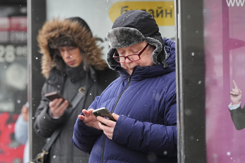 Internet outages in Russia: Businesses lose millions, walkie-talkies make ...
