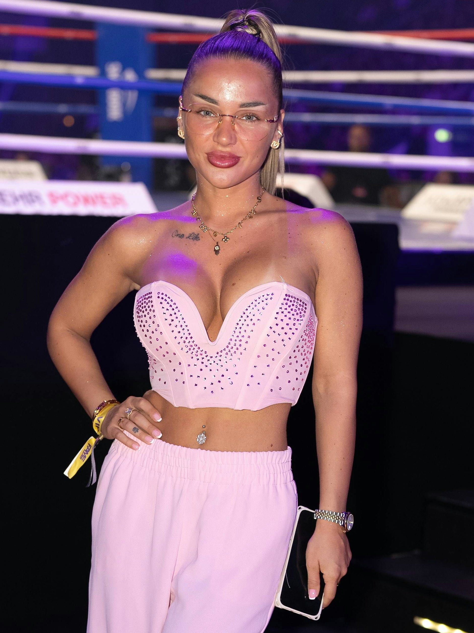 Emmy Russ begann mit Aleks Petrovic einen Flirt bei „Couple Challenge“.