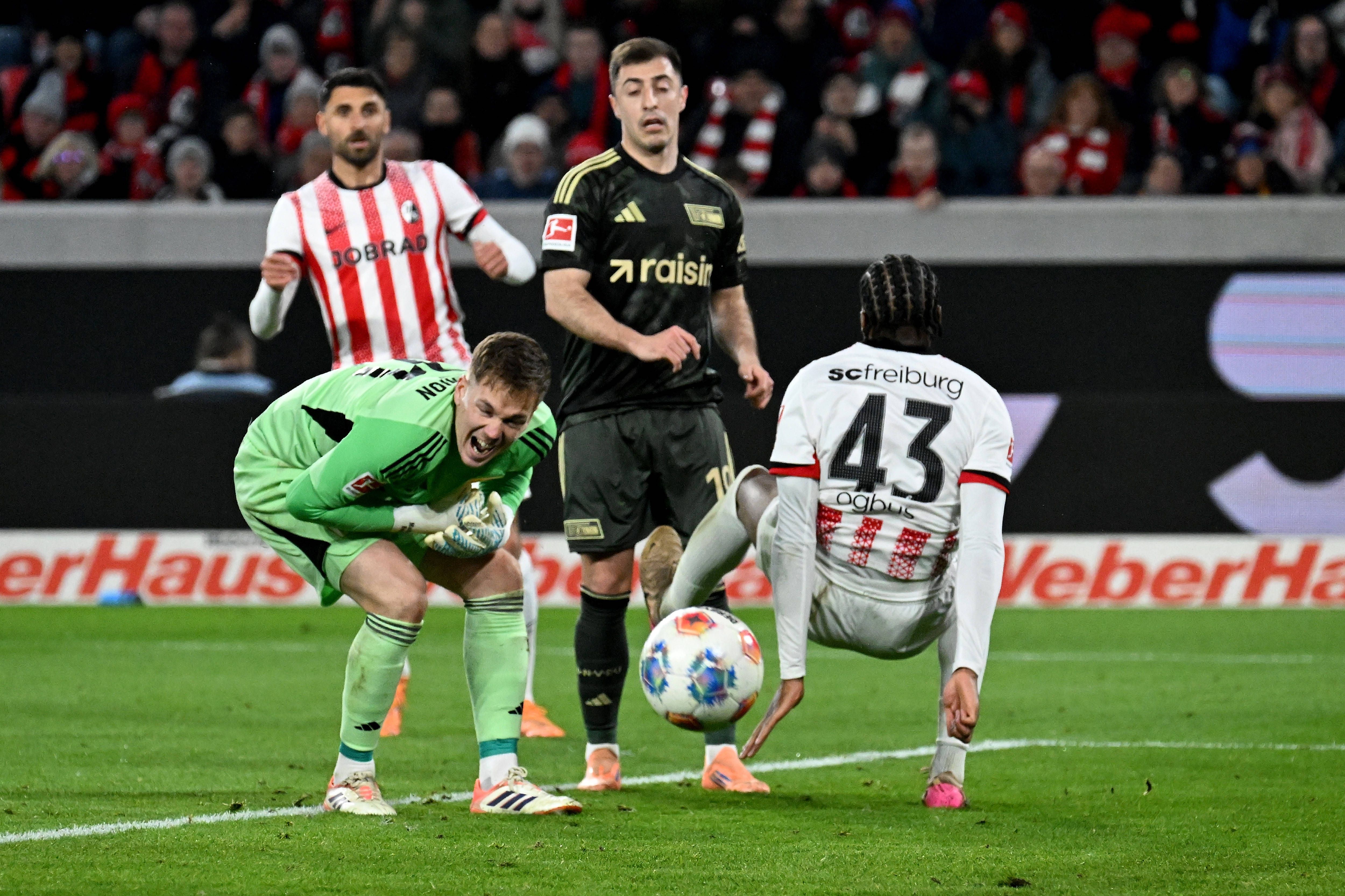 Bundesliga-Premiere mit gebrochener Hand: Raab wird zum Union-Helden