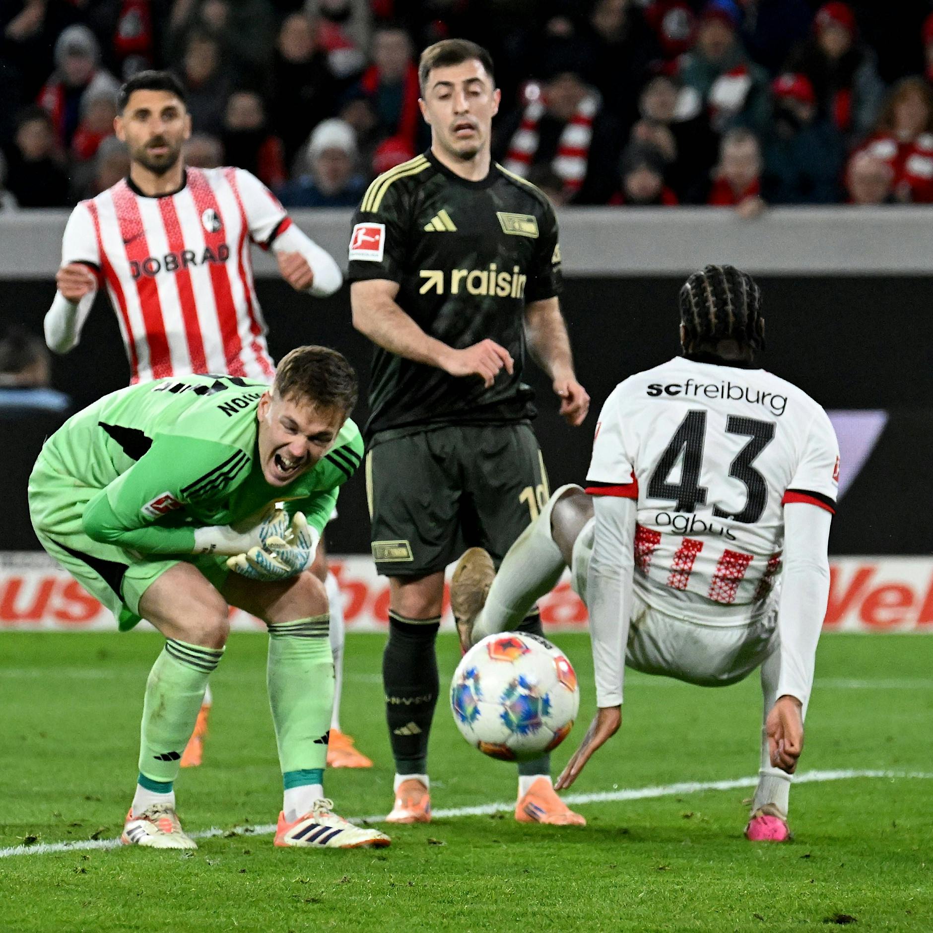 Bundesliga-Premiere mit gebrochener Hand: Raab wird zum Union-Helden