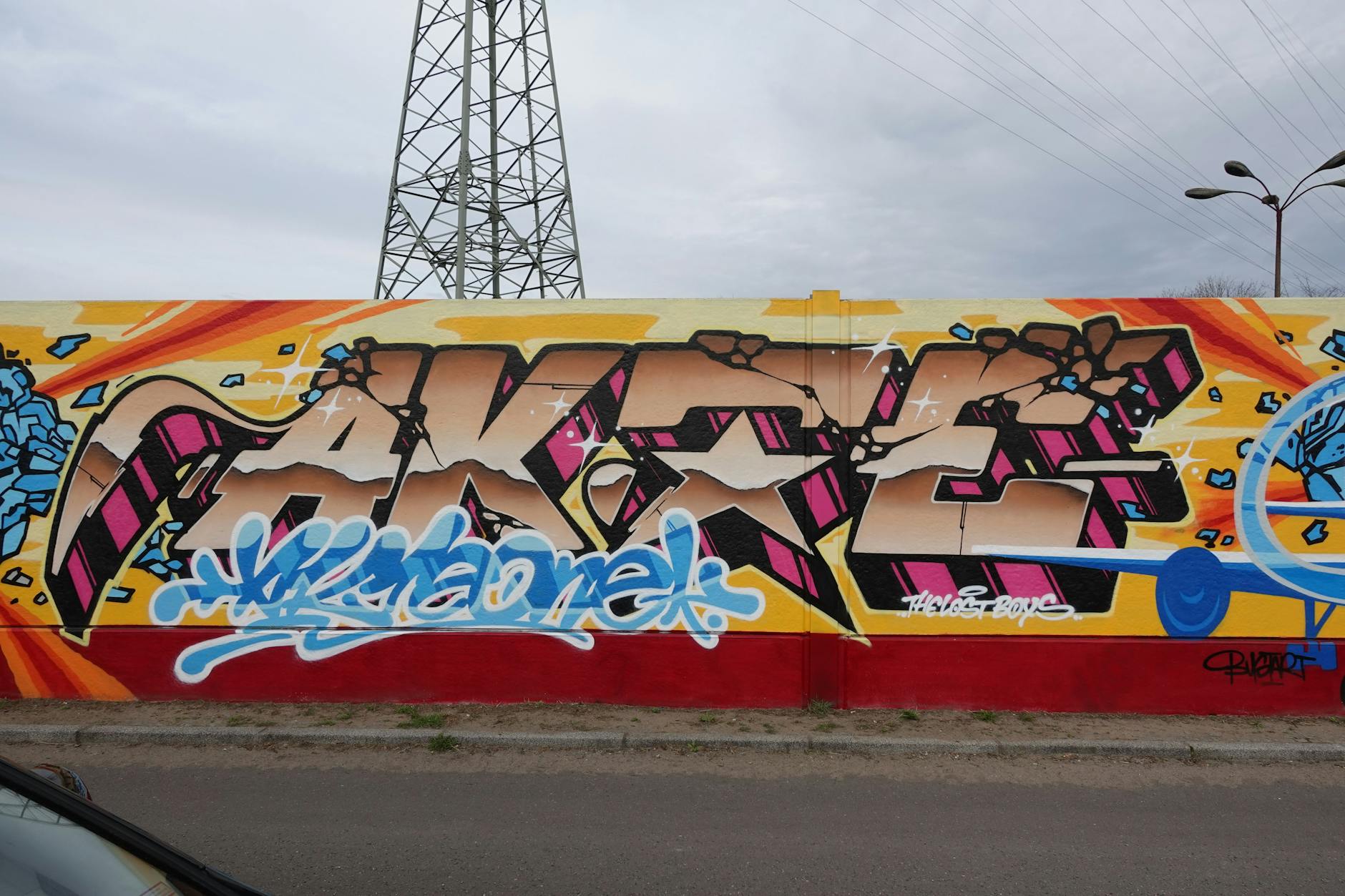 Der Schriftzug Akte: Der Graffitikünstler Akte One ist Initiator der „Süd Ost Galerie“.