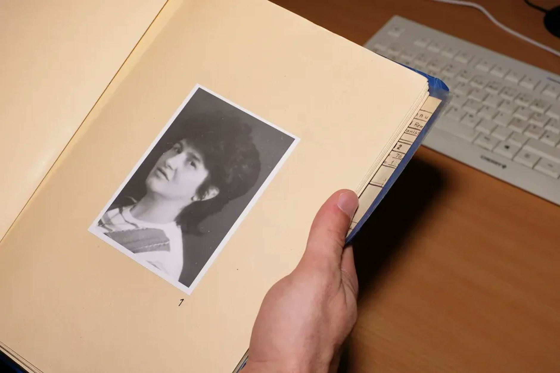 Das Foto der Ermordeten aus alten Akten: Die Kellnerin Renate Pollaczek wurde im April 1986 in der Schultheiß-Baude vergewaltigt und erdrosselt – von ihrem letzten Gast.