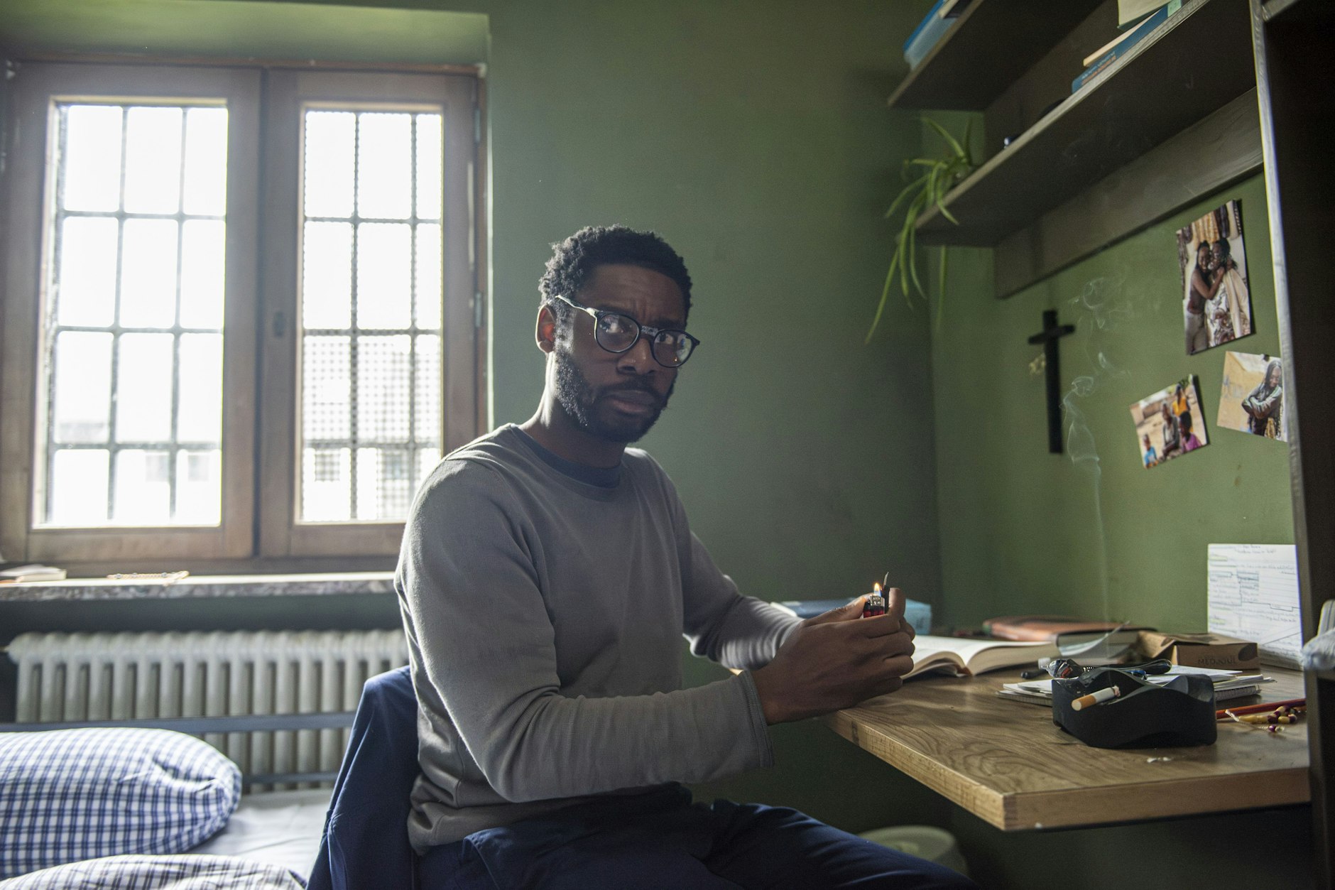 Léon Kamara (Yoli Fuller) sitzt für eine Tat im Gefängnis, die er offenbar gar nicht begangen hat.