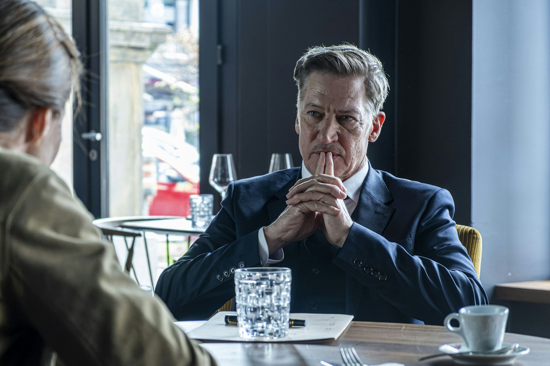 Welche Rolle spielt Rechtsanwalt August Schellenberg (Tobias Moretti) bei den falschen Geständnissen?