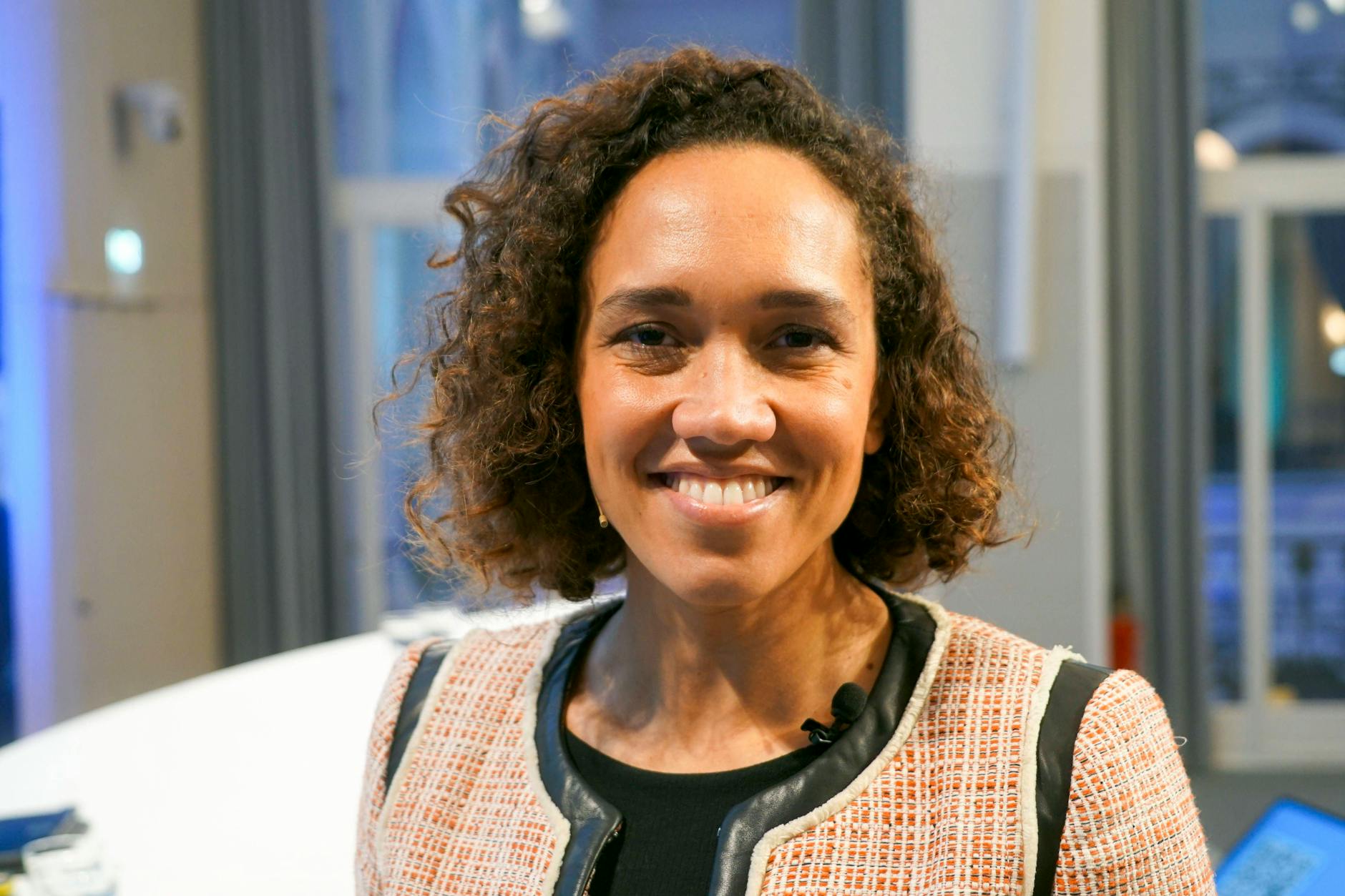 So sah Nicole Büttner aus bevor sie sich ihre Haare abrasiert hat.