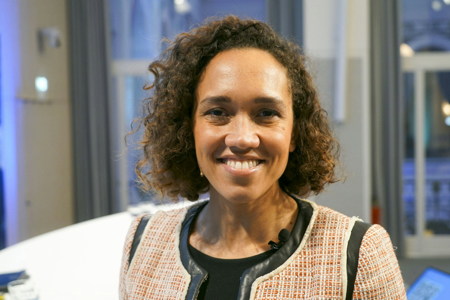 So sah Nicole Büttner aus bevor sie sich ihre Haare abrasiert hat.