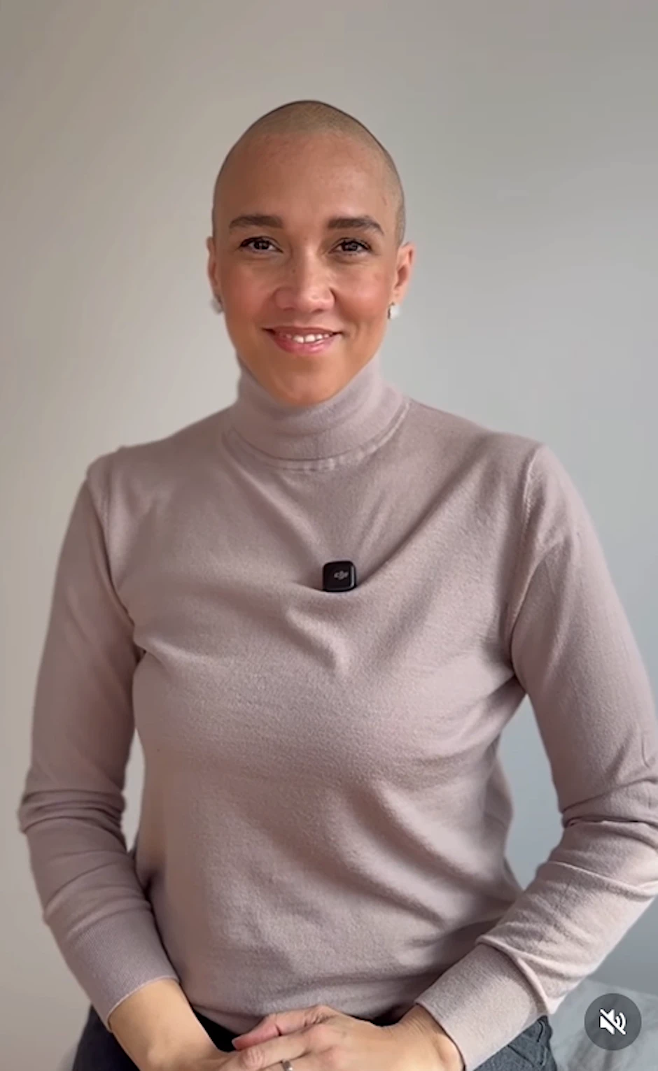 FDP-Politikerin Nicole Büttner hat sich nachdem sie eine Wette verlor eine Glatze rasiert.