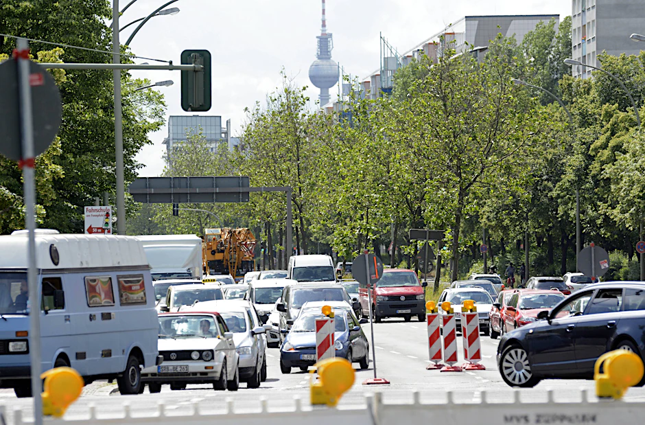 Die Kreuzung Landsberger Allee/Weißenseer Weg wird in der Nacht komplett gesperrt.