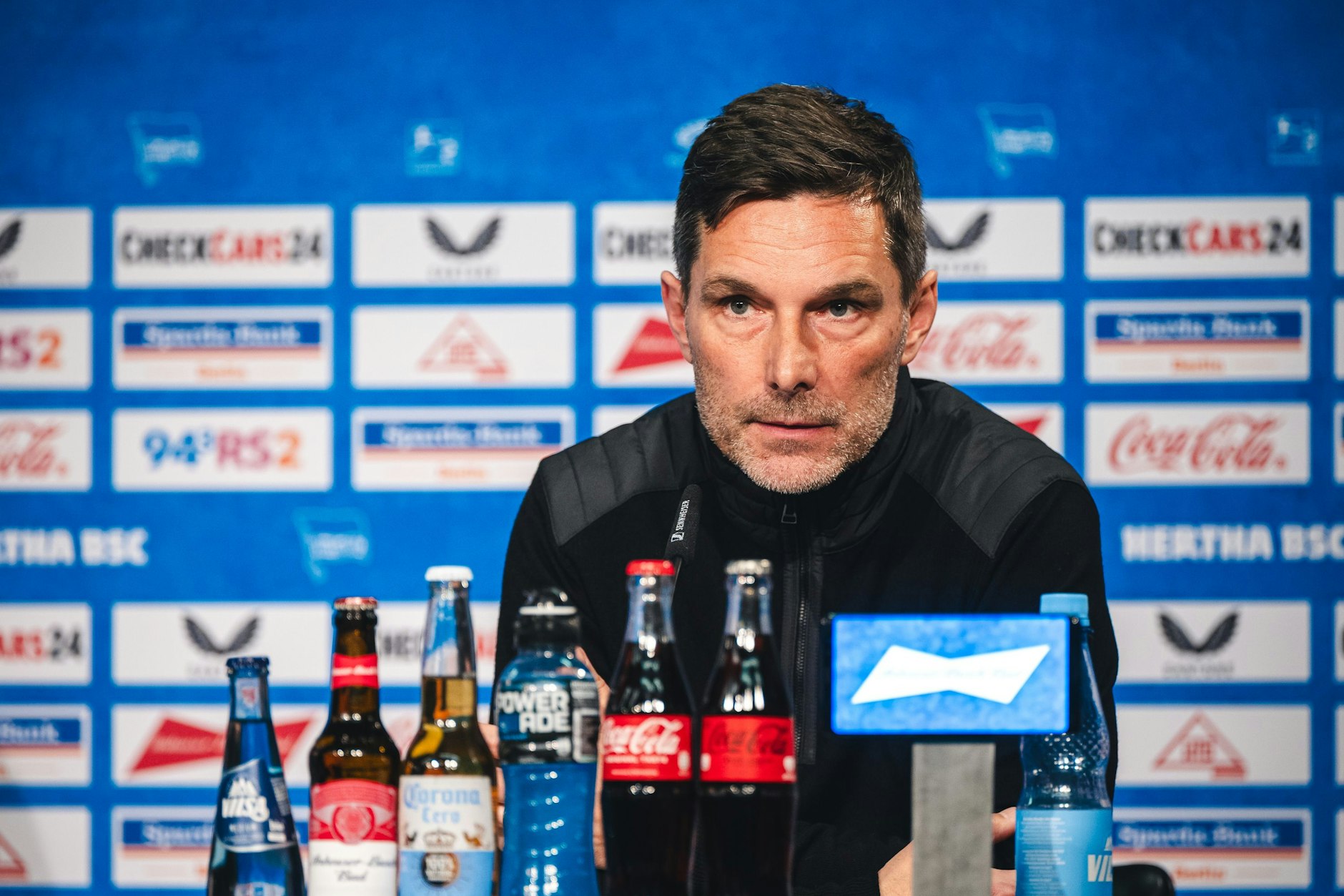 Trainer Stefan Leitl von Hertha BSC bei der Pressekonferenz nach dem frustrierenden 1:1 gegen den VfL Bochum.