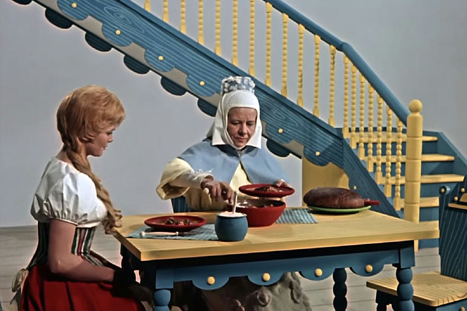 Goldmarie und Frau Holle sind ein tolles Team. Das Märchen aus der DDR zeigt noch heute: Wer fleißig ist, der wird auch belohnt!