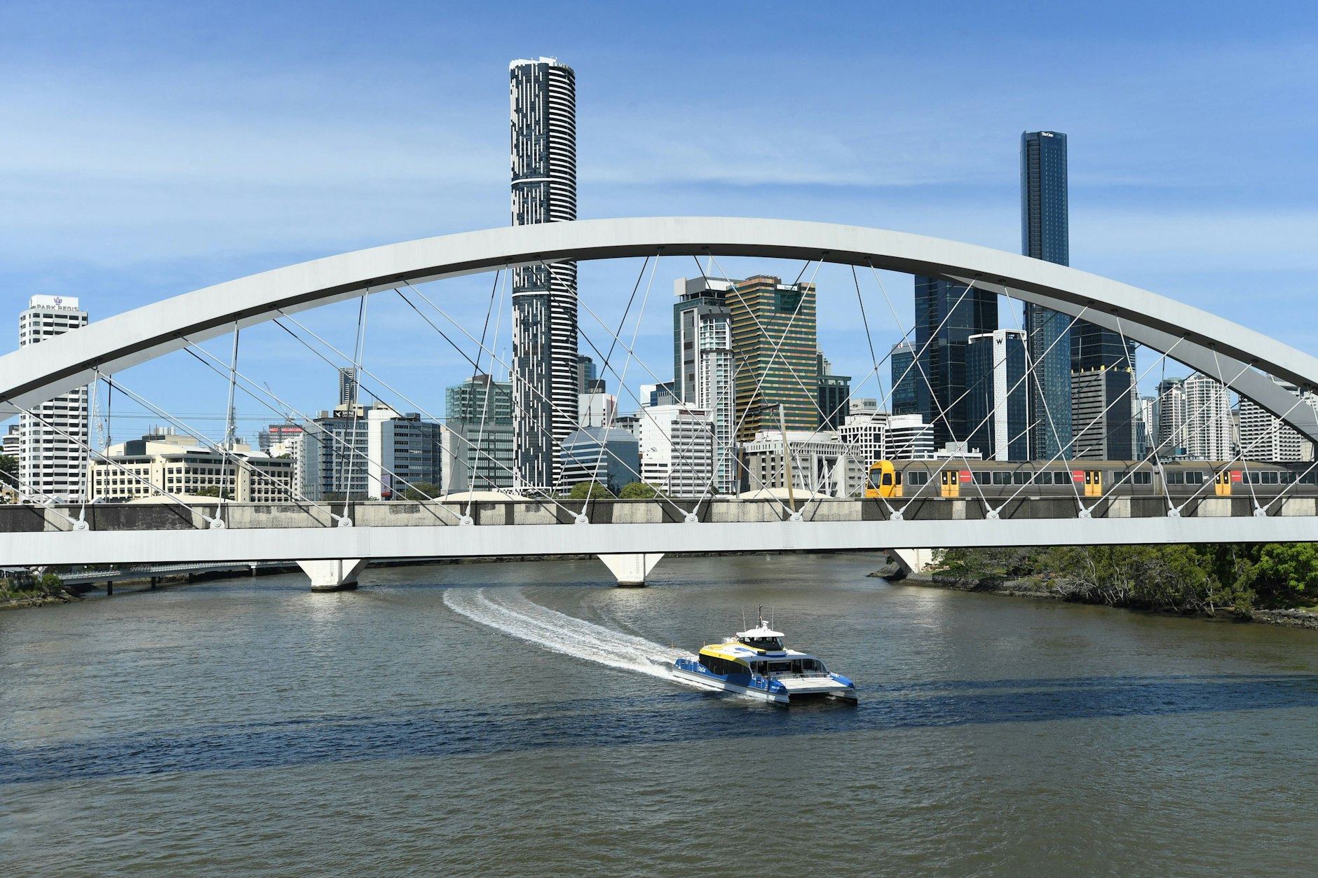 Die Frau arbeitete für die Fähren in der australischen Stadt Brisbane, verlor nach 114 Tagen Arbeitsunfähigkeit ihren Job.