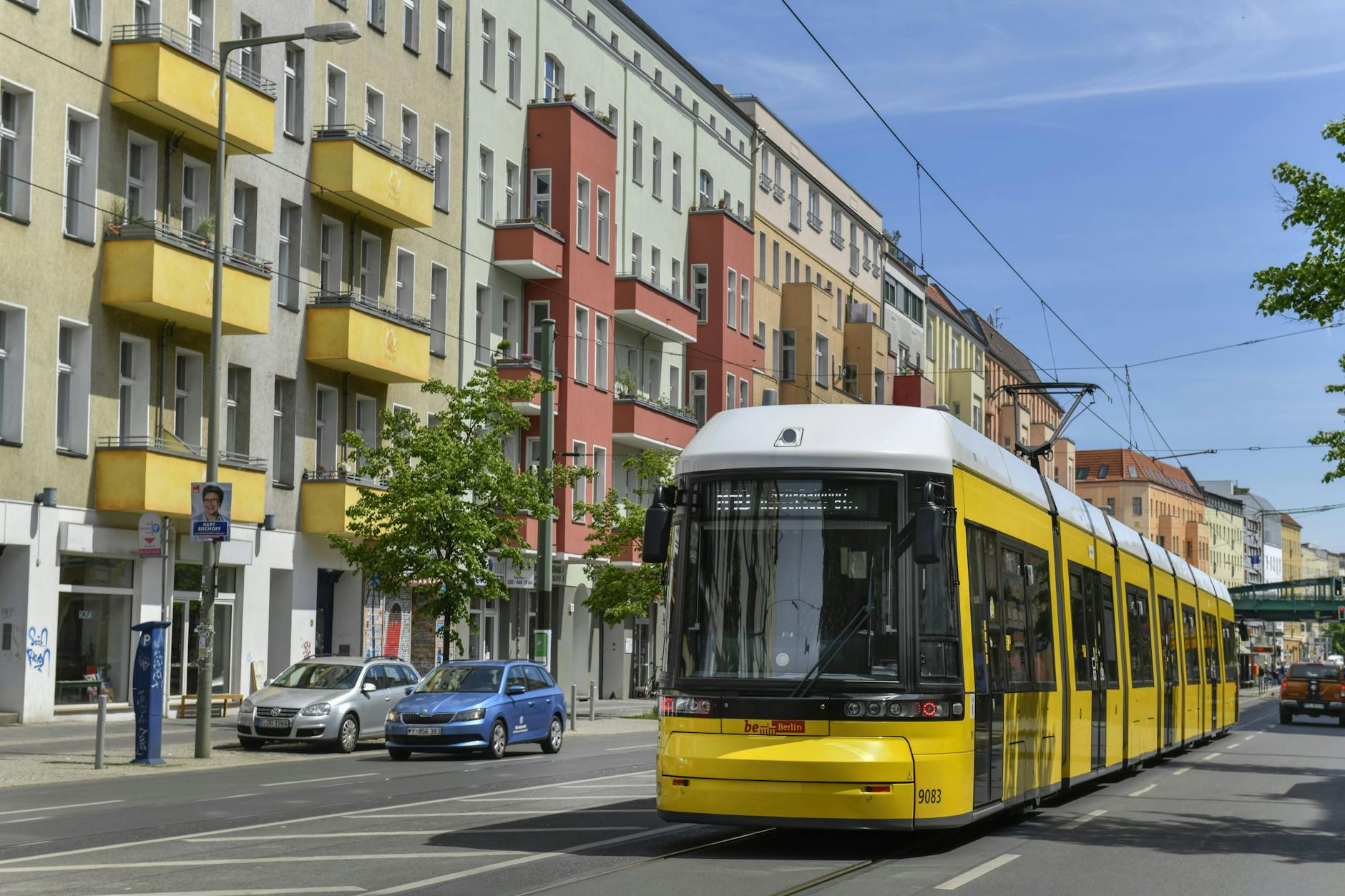 Wegen Gleisbauarbeiten steht auf der Eberswalder Straße bis Mitte April nur ein Fahrstreifen je Richtung zur Verfügung.