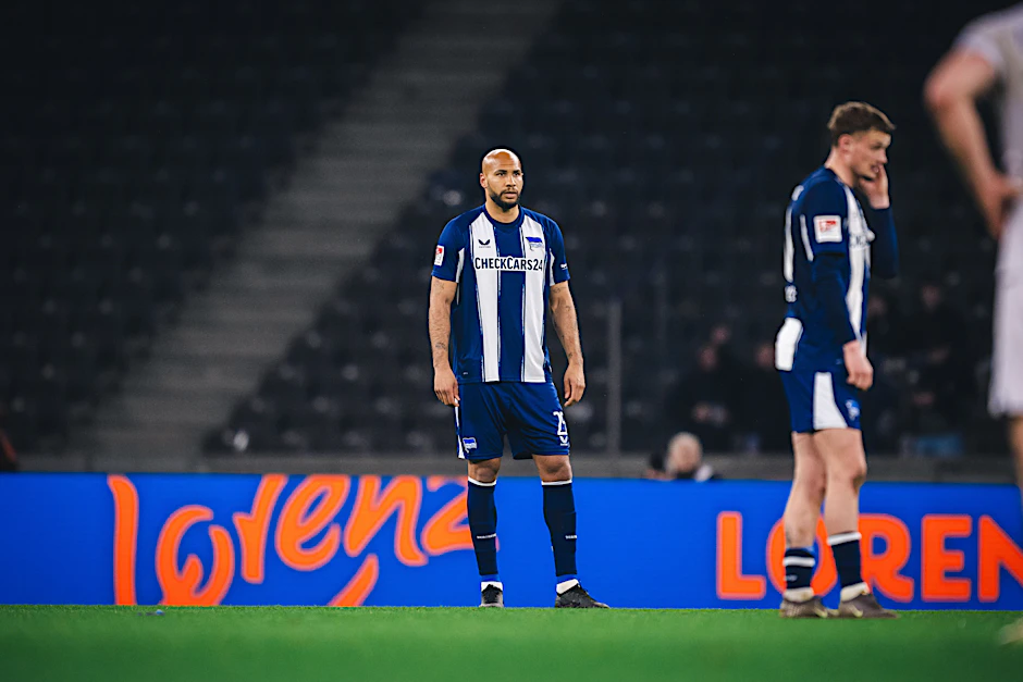 Jay Brooks konnte es nicht fassen. Zwei Minuten nach seiner Einwechslung kassierte Hertha BSC das 1:1 gegen den VfL Bochum.. 