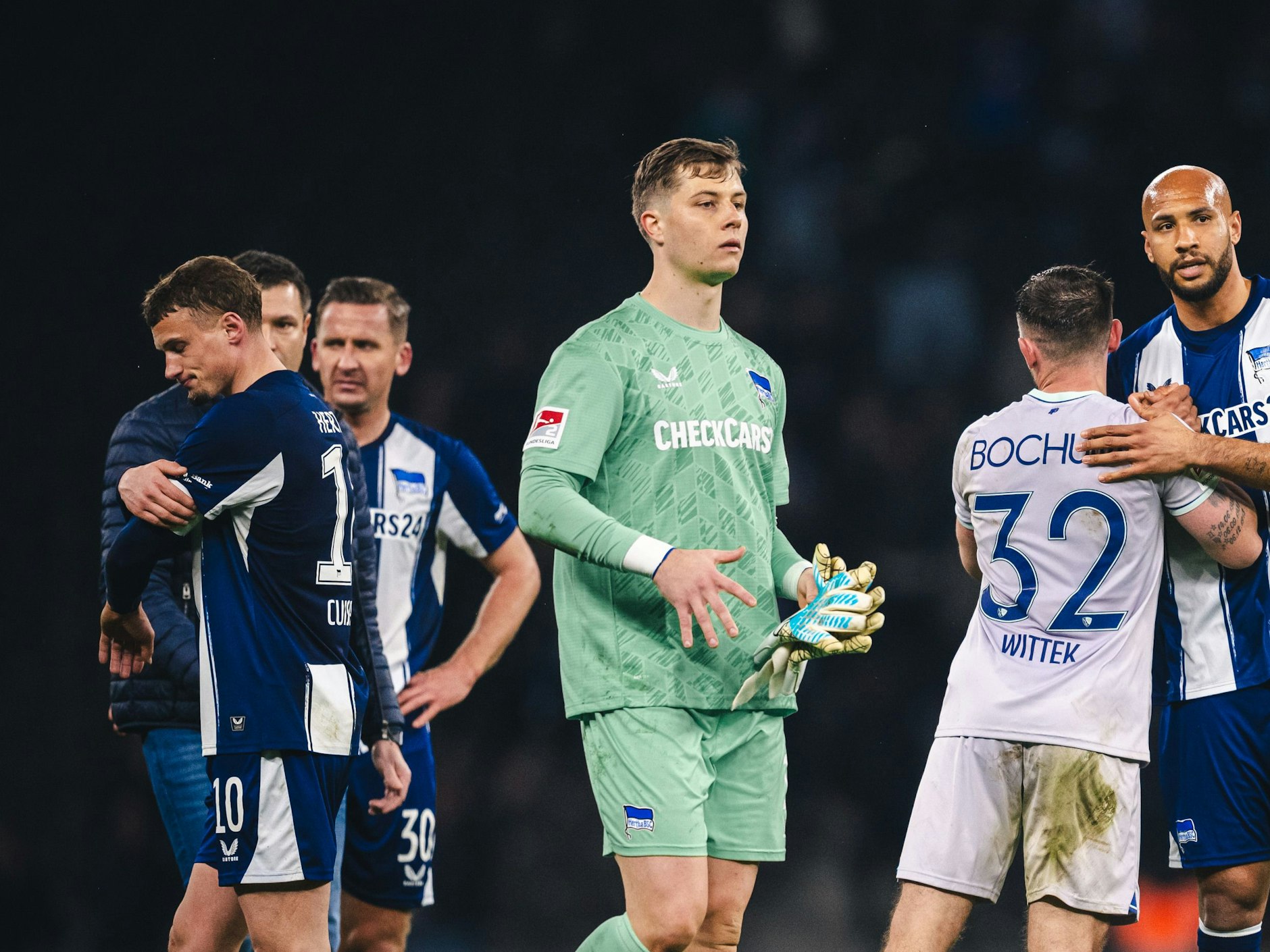 Hertha-Torwart Tjark Ernst war über den späten Gegentreffer beim 1:1 gegen Bochum verärgert.