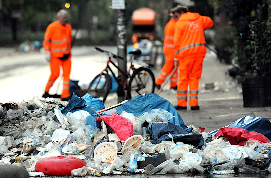 Der Moritzplatz – ein Ort, an dem täglich viele Menschen zusammenkommen und an dem erstaunlich viel liegen bleibt.