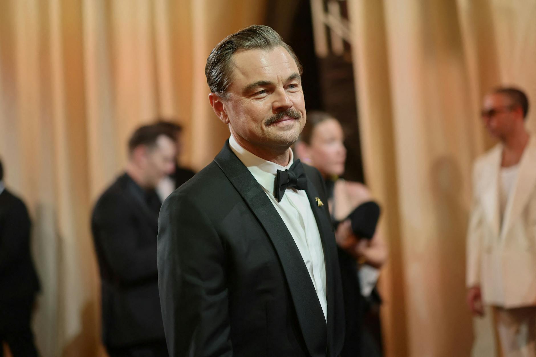 Klassisch, elegant und mit Schnurrbart: Leonardi DiCaprio hat nicht nur auf der Leinwand überzeugt.