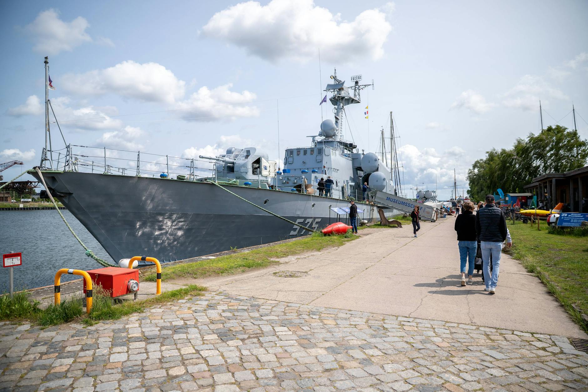 Das DDR-Raketenschiff „Hans Beimler“ ist ein Relikt des Kalten Krieges. Hier liegt es im Hafen von Peenemünde.