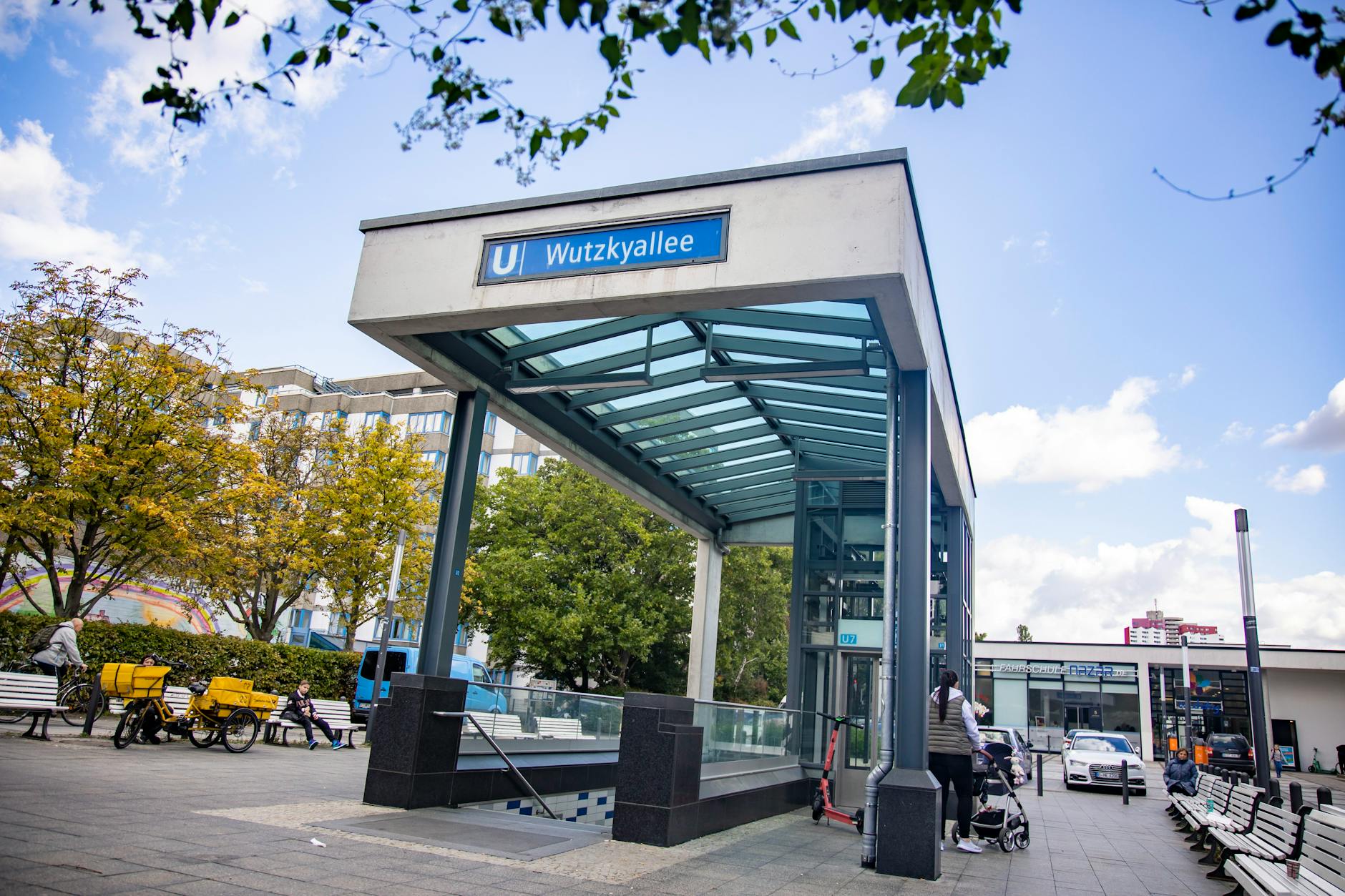 <a href="https://www.berliner-kurier.de/berlin/warum-berlin-am-splitt-scheitert-und-was-das-ueber-uns-alle-verraet-li.10020945">Die Gegend um den U-Bahnhof Wutzkyallee</a> in Gropiusstadt gehört zu den sozialen Brennpunkten der Stadt.