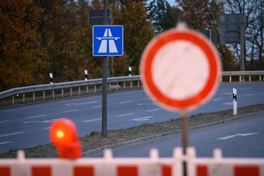 Wartungs- und Instandhaltungsarbeiten in mehreren Tunneln auf der A111 führen in den kommenden Nächten zu Sperrungen.