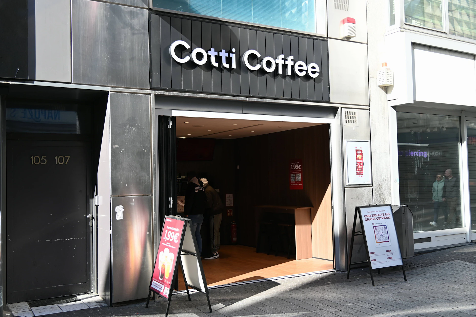 Cotti Coffee hat jüngst zwei Filialen am Bahnhof Friedrichstraße und am Leipziger Platz in Berlin eröffnet.