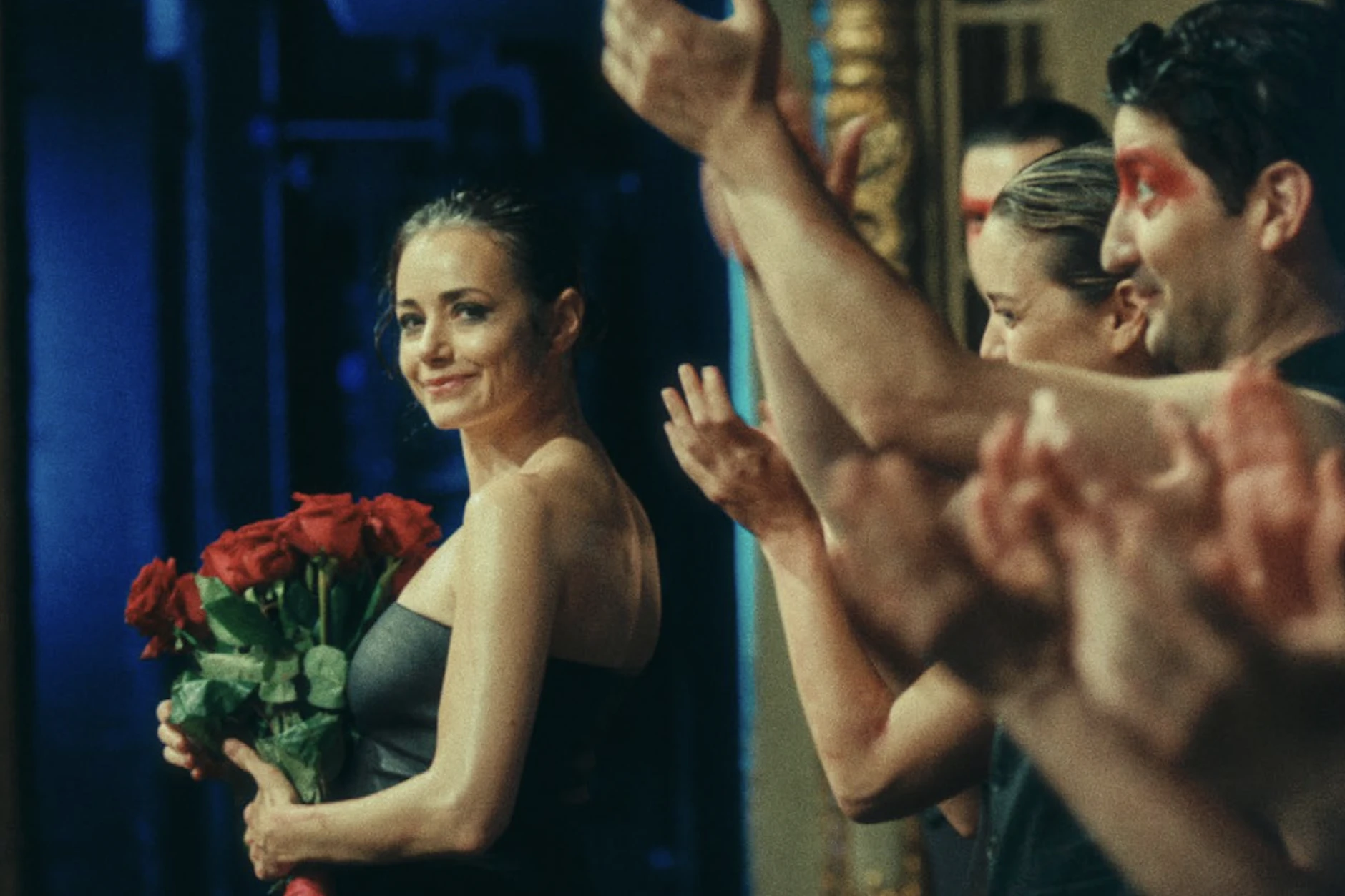 Die Geschichte der Theaterschauspielerin Derya und des Akademikers Aziz ist die eines sozialen Abstiegs.