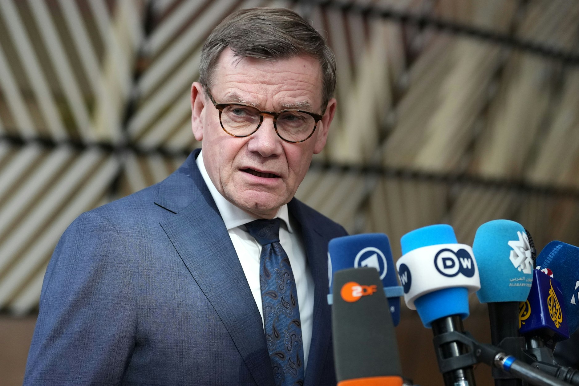 Außenminister Johann Wadephul (CDU) äußert sich in Brüssel zu der Situation in Nahost.