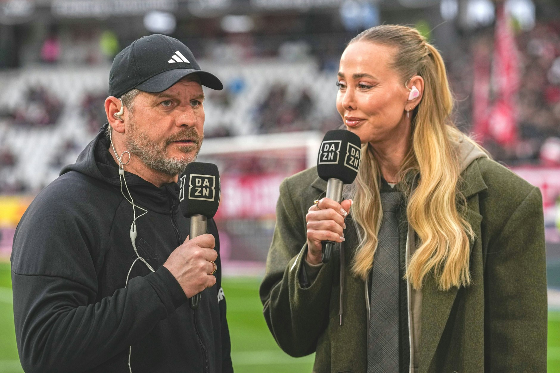 Steffen Baumgart stand vor dem Spiel in Freiburg wie immer für ein Interview zur Verfügung. Als er erklären wollte, wie Union Berlin in Freiburg bestehen will, drehte der TV-Sender Dazn dem Union-Trainer den Saft ab.