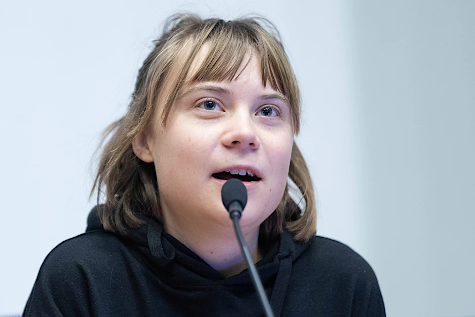 Greta Thunberg fordert die Welt auf sich hinter Kuba und gegen die US-Regierung zustellen.