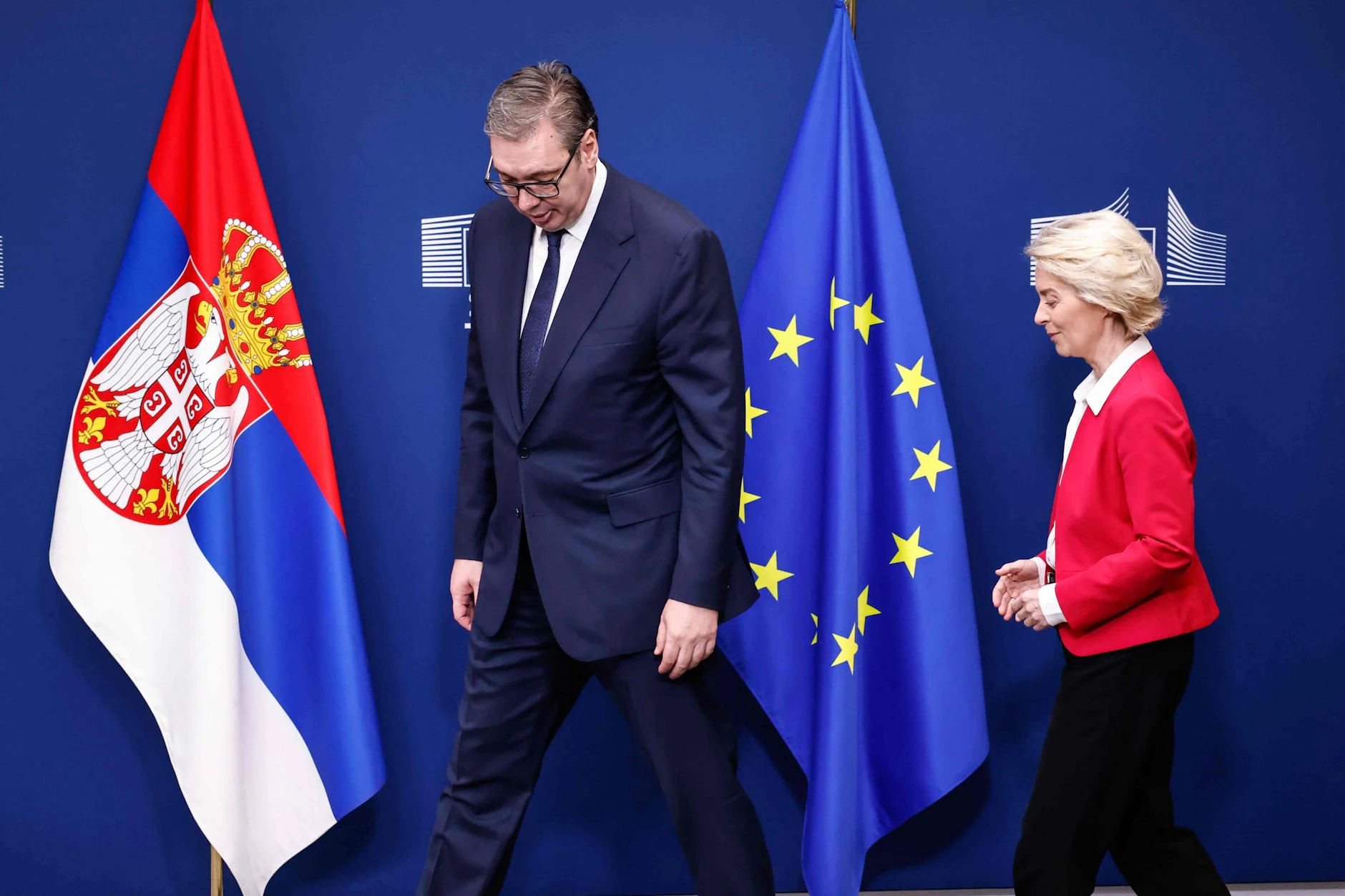 Vučić und von der Leyen. Zwischen Annäherung an die EU und geopolitischem Balanceakt sucht Serbien seinen Kurs.