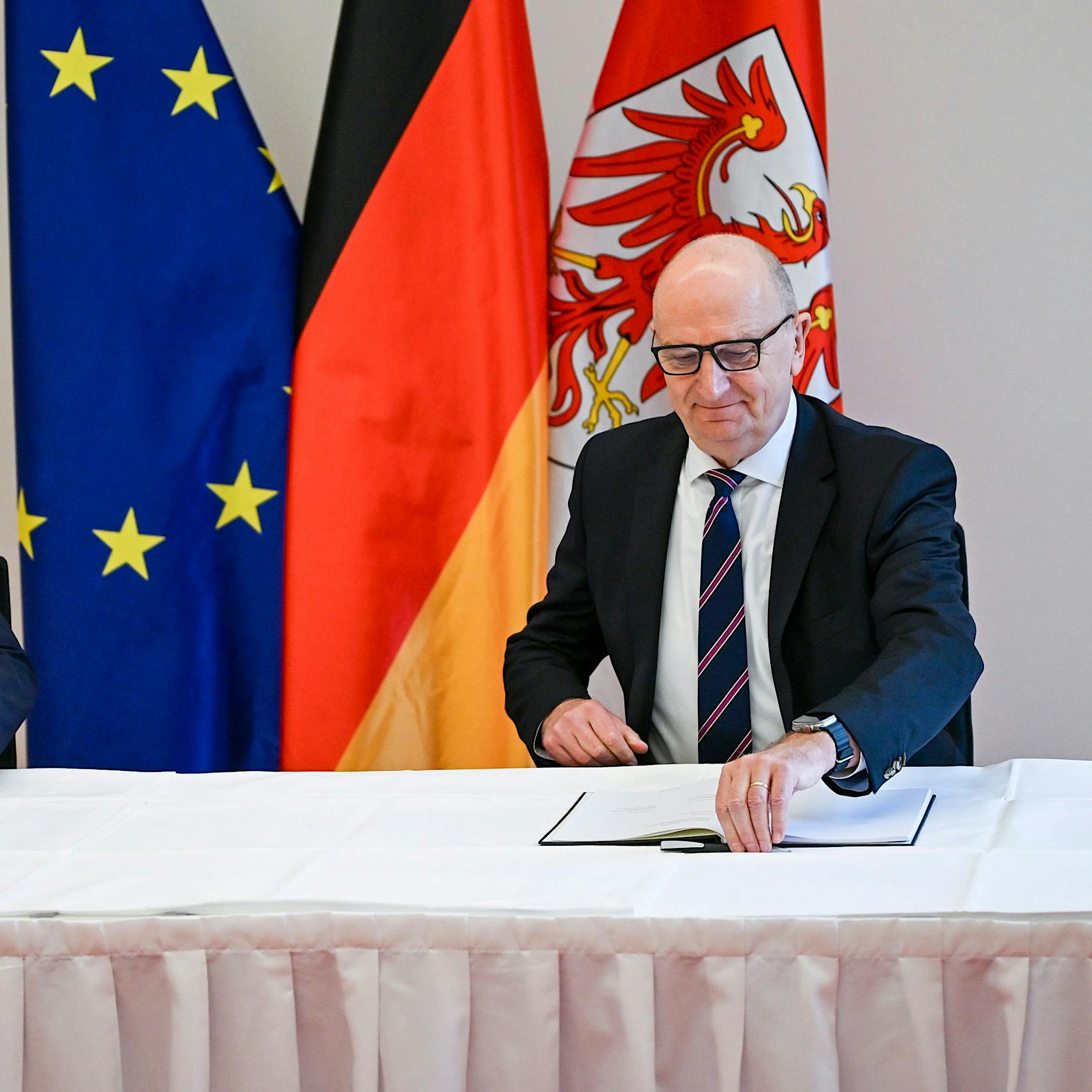 Neue Regierung für Brandenburg: SPD und CDU unterschreiben Koalitionsvertrag