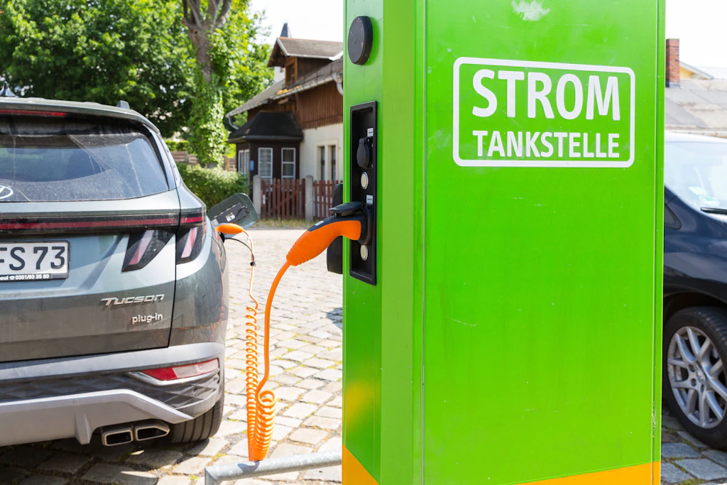 Energiewende in Sachsen: Kriminelle zerstören Ladesäulen für E-Autos im großen Stil