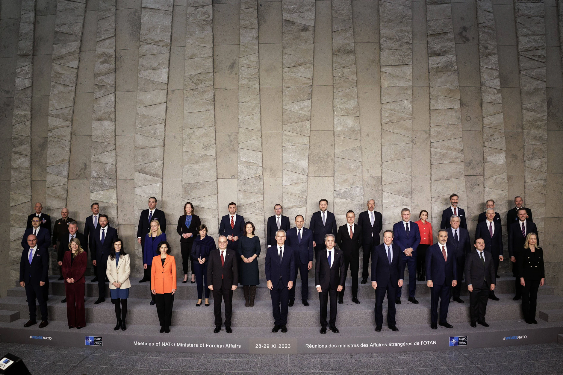 Gruppenfoto der Außenminister der Nato-Staaten