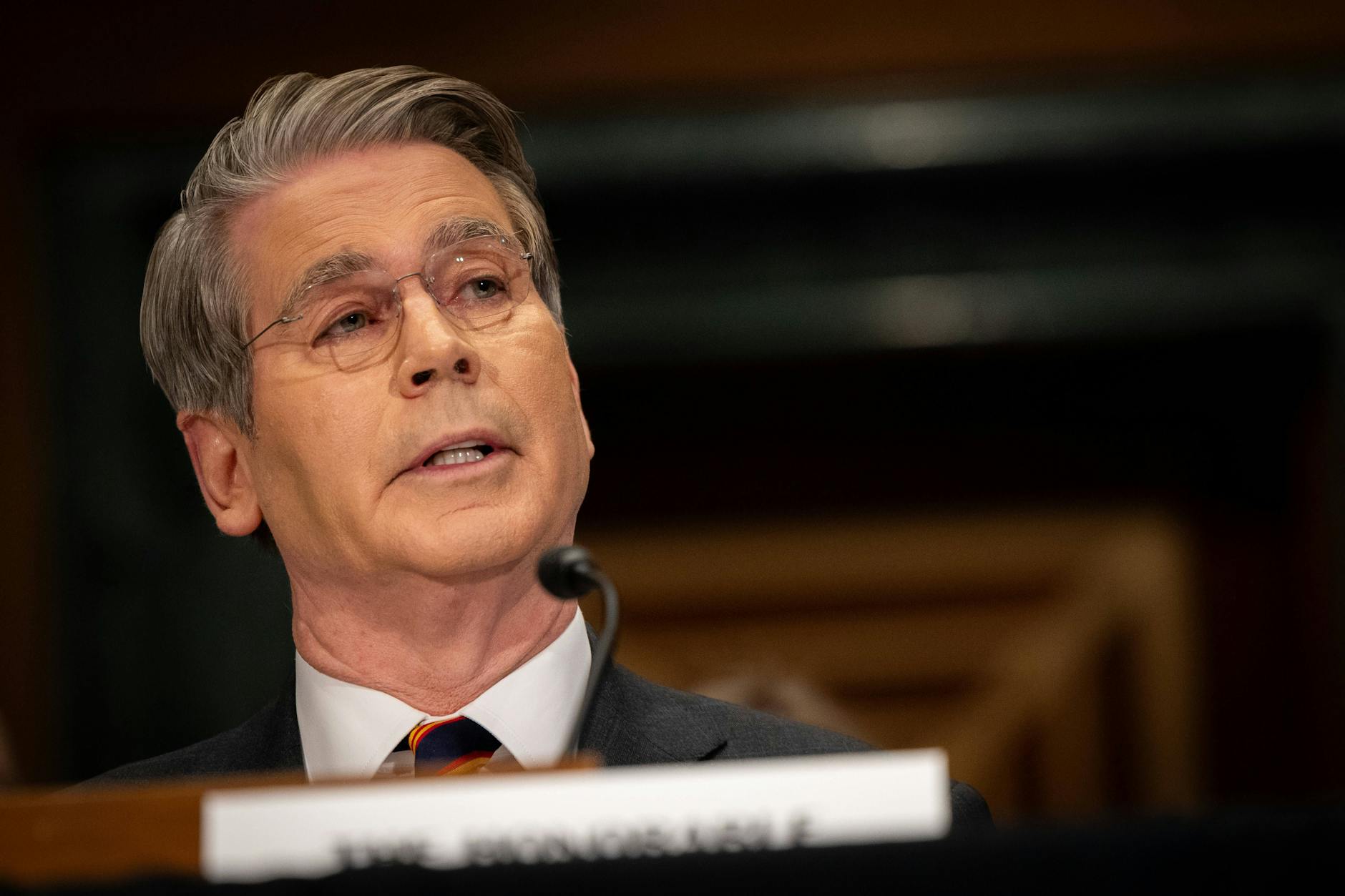 Finanzminister Scott Bessent hat in einem Interview über die Strategie der USA in der Straße von Hormus gesprochen.