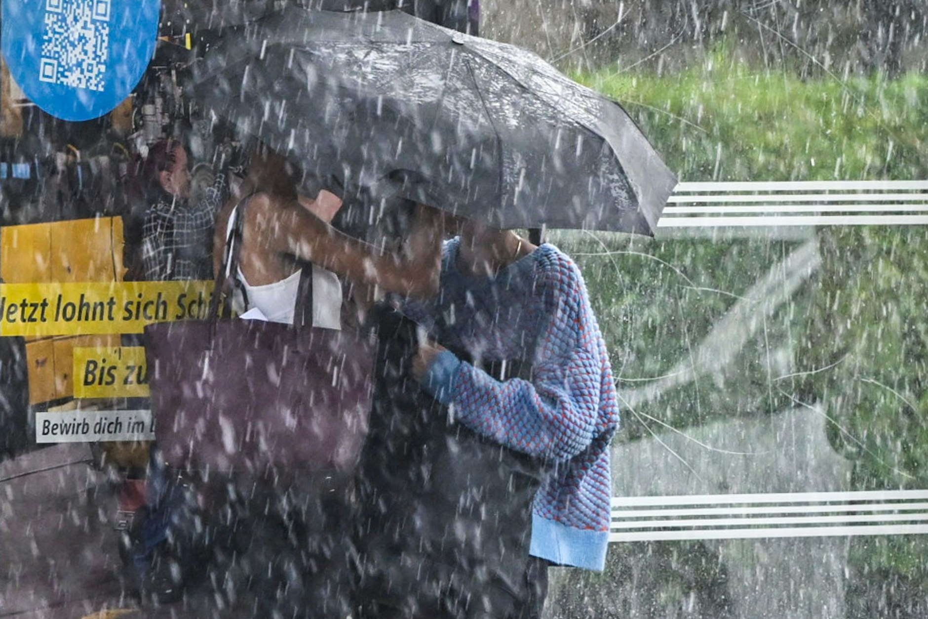 Laut den Prognosen des Deutschen Wetterdienstes liegt vor Berlin ein stürmischer Montag mit Graupelschauern und reichlich Wind. In der Mittagszeit soll es losgehen.