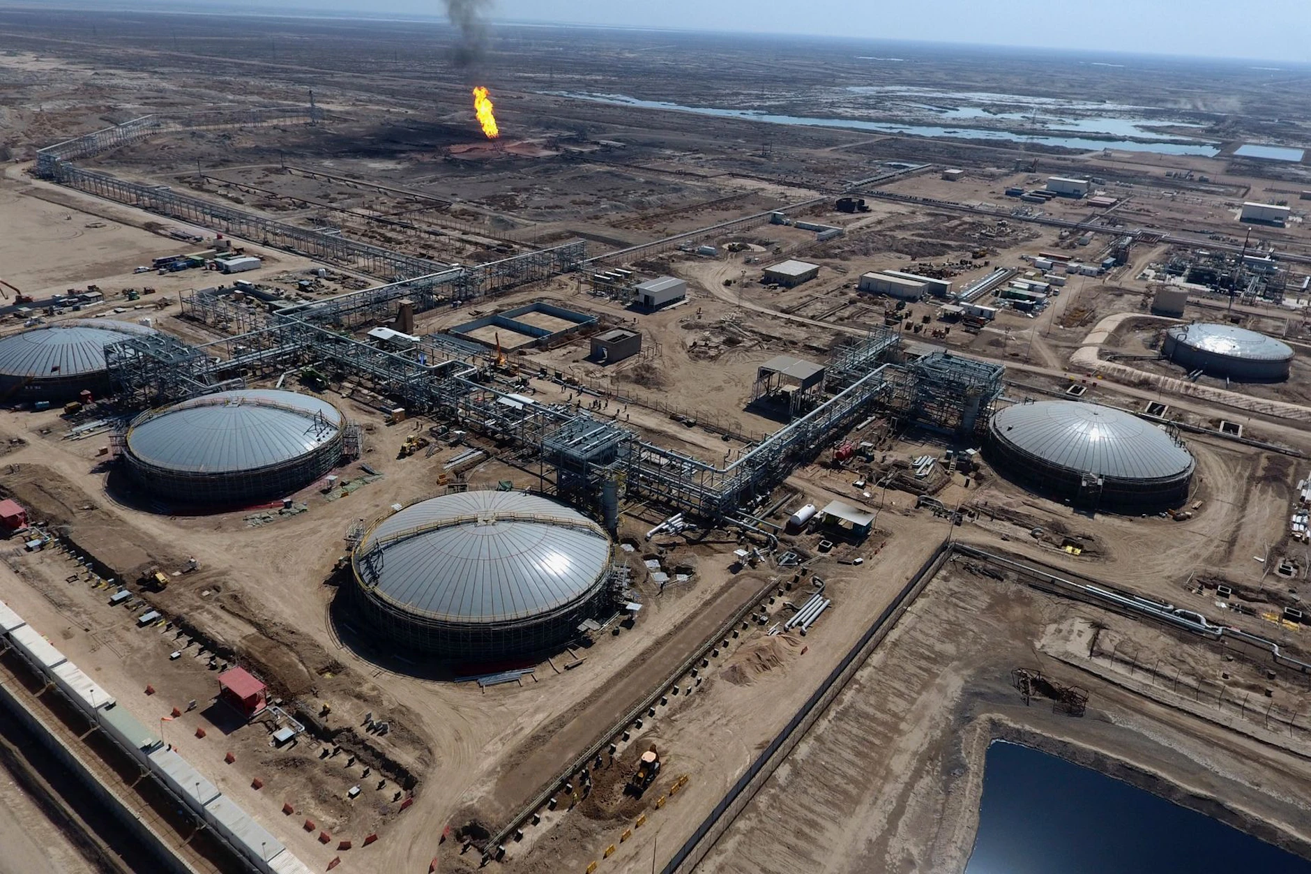 Eine Luftaufnahme des Ölfelds „West Qurna“ bei Basra im Irak