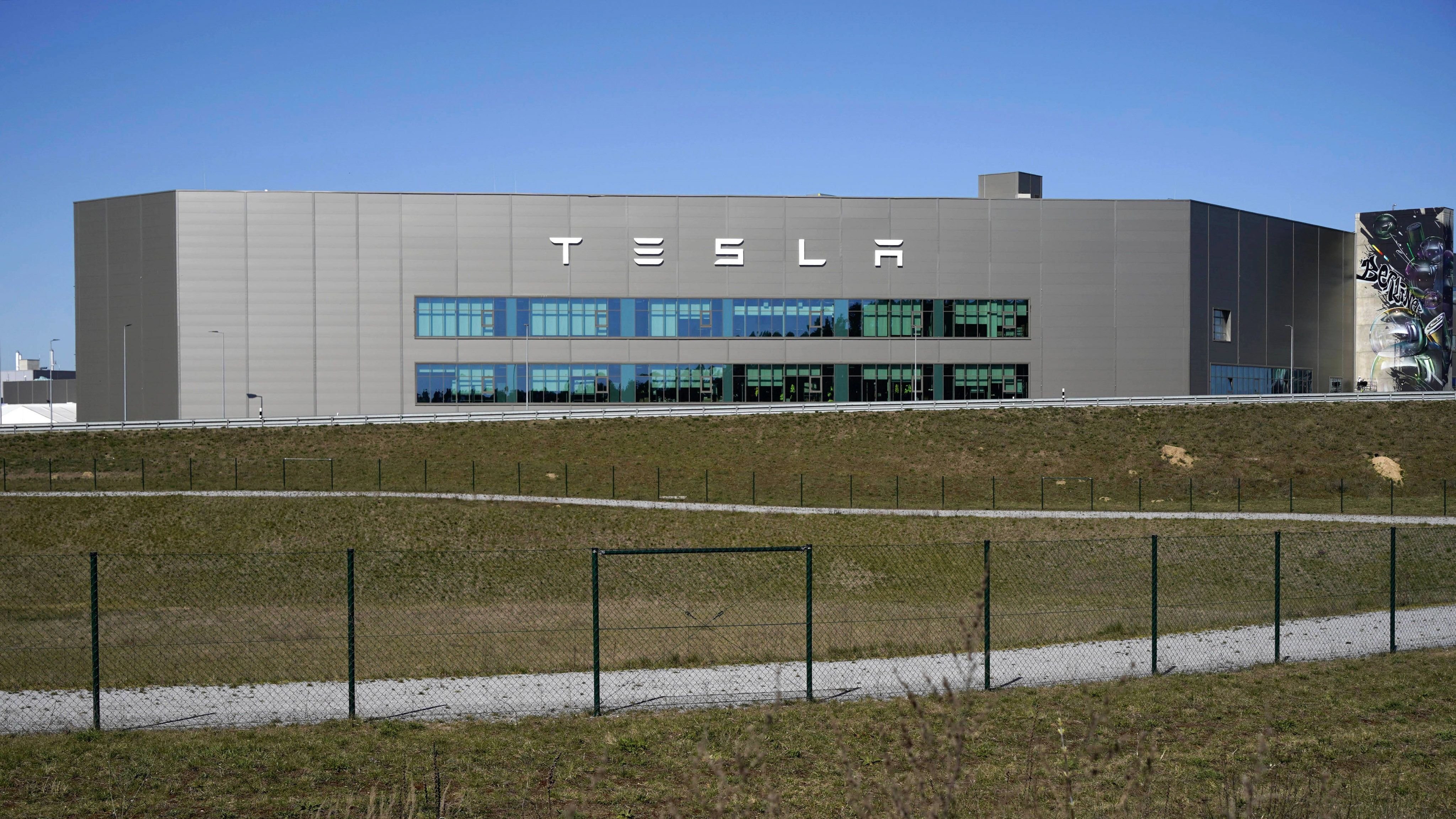 Open Day in Grünheide bietet Einblicke in Ausbildung und Produktion