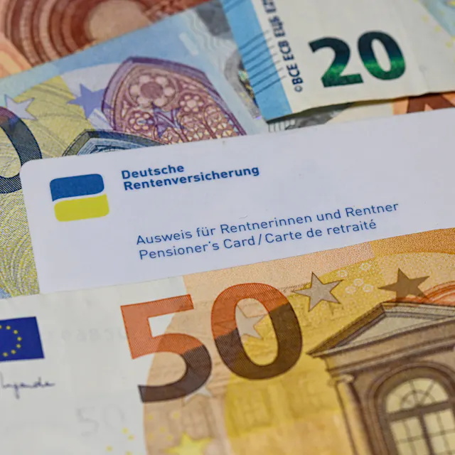 So viel können Rentner mit dem Rentenausweis sparen