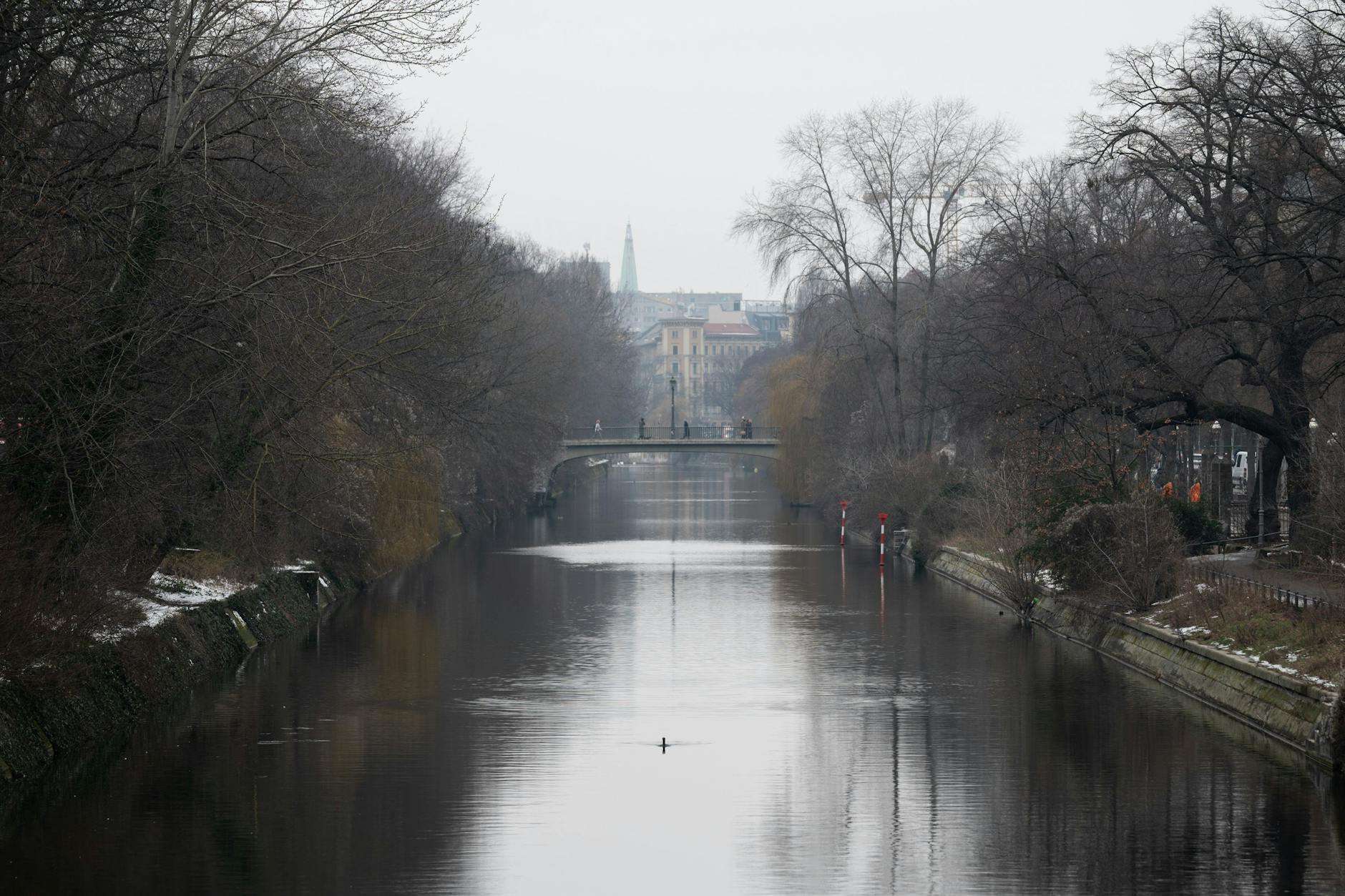 Die Leiche von Erik S. wurde im Landwehrkanal in Berlin gefunden. Am Montag kam es hier zu einem großen Einsatz von Polizei und Feuerwehr.