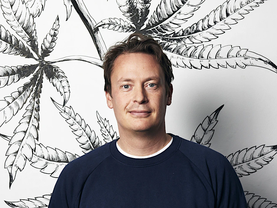 Cannabis als Arzneimittel: Finn Hänsel ist Gründer und CEO der Berliner Sanity Group.
