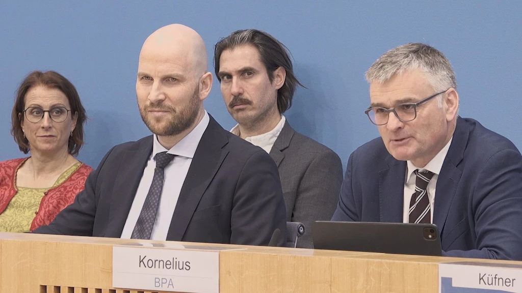OAZ fragt nach: Welche Bundesminister besitzen Rüstungsaktien?