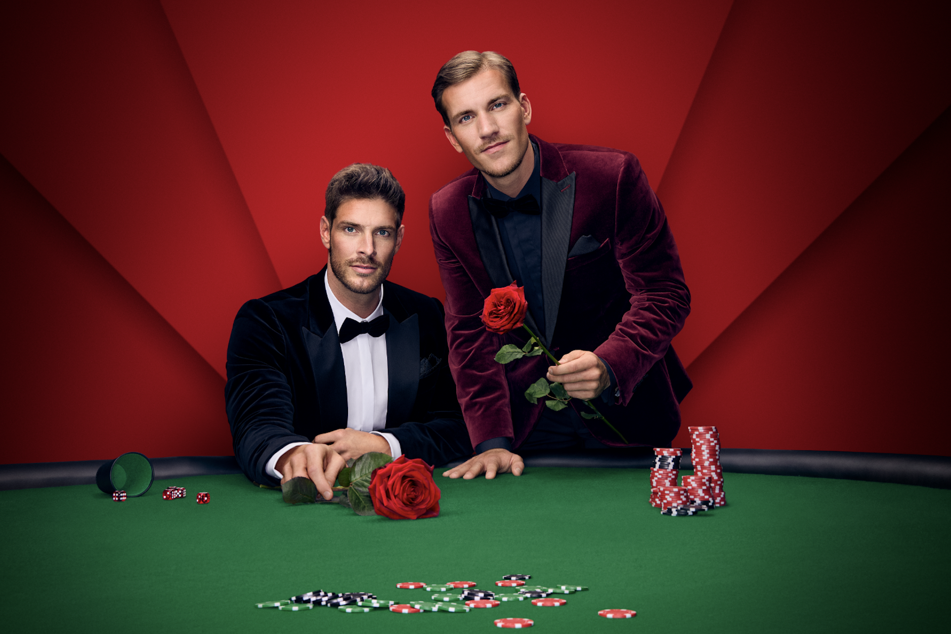 Im vergangenen Jahr verteilten Martin Braun und Felix Stein die Rosen.