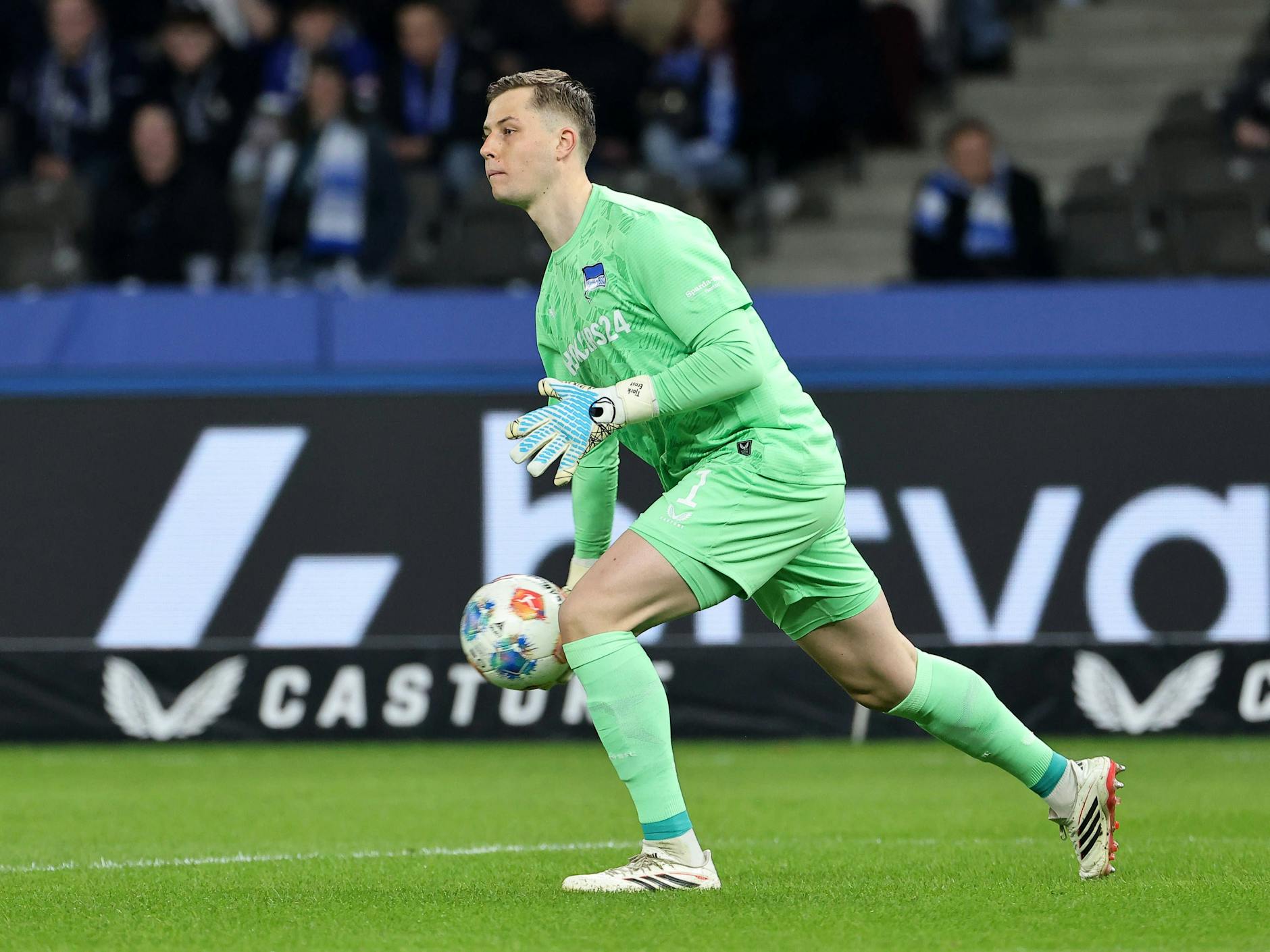 Torwart Tjark Ernst ist seit zweieinhalb Jahren bei Hertha BSC die Nummer 1.