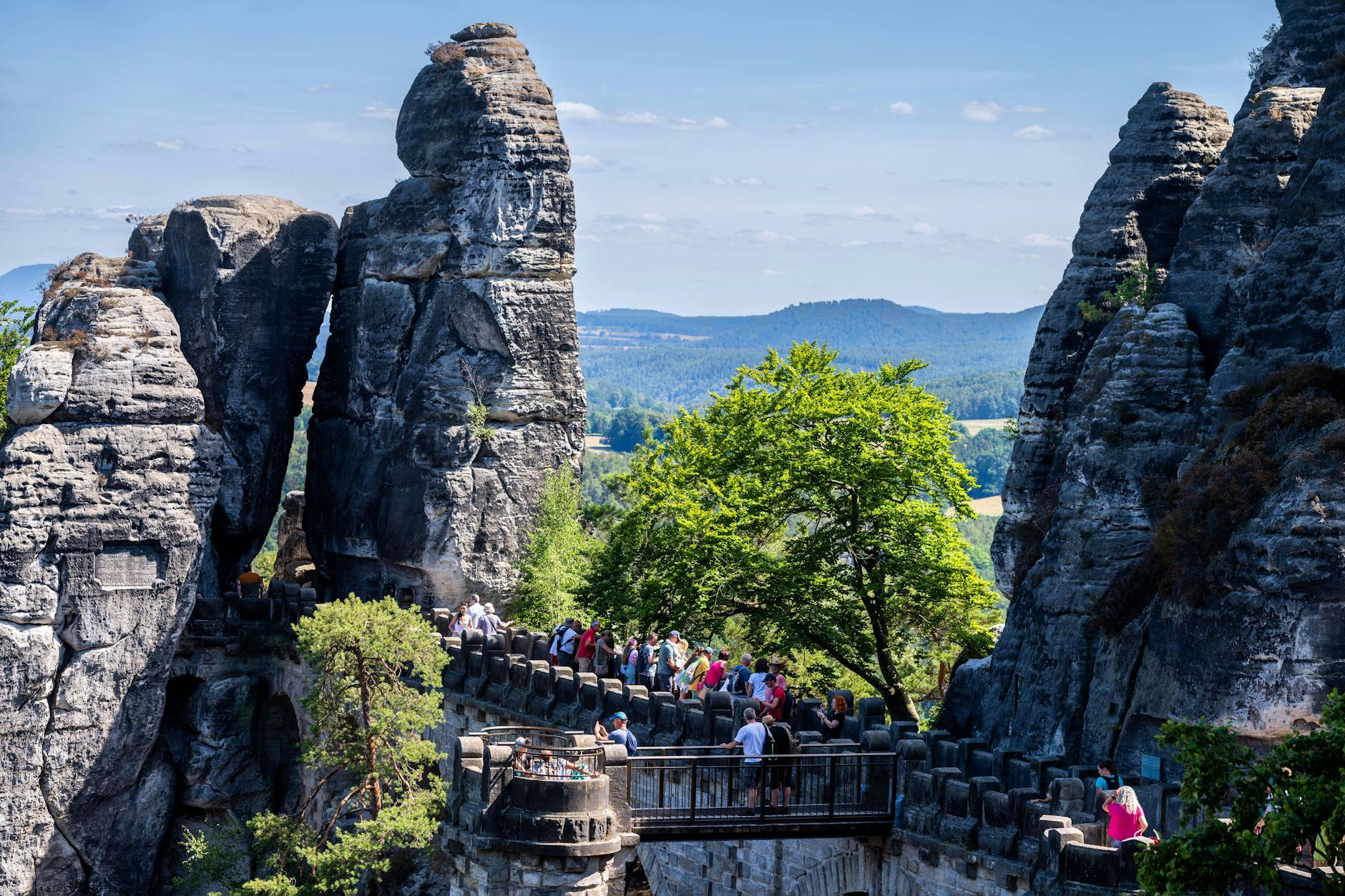 Die Sendung Biwak im MDR soll zukünftig wieder stärker in der Sächsischen Schweiz spielen. Für die beliebte Show geht es damit zurück zu den Wurzeln.