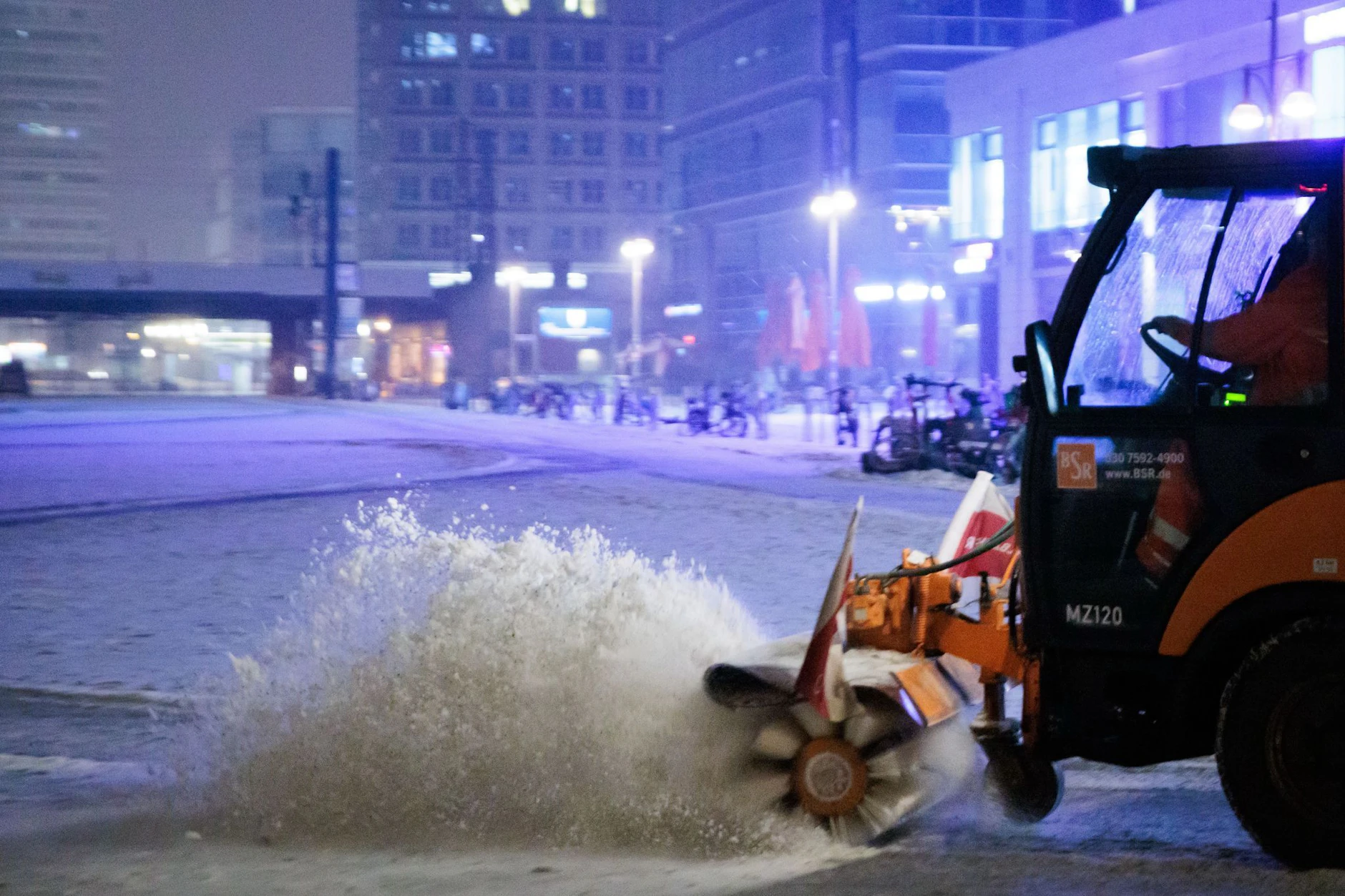 Hinter Berlin liegt ein harter Winter mit viel Schnee. Ob die kalte Jahreszeit jetzt endgültig beendet ist?